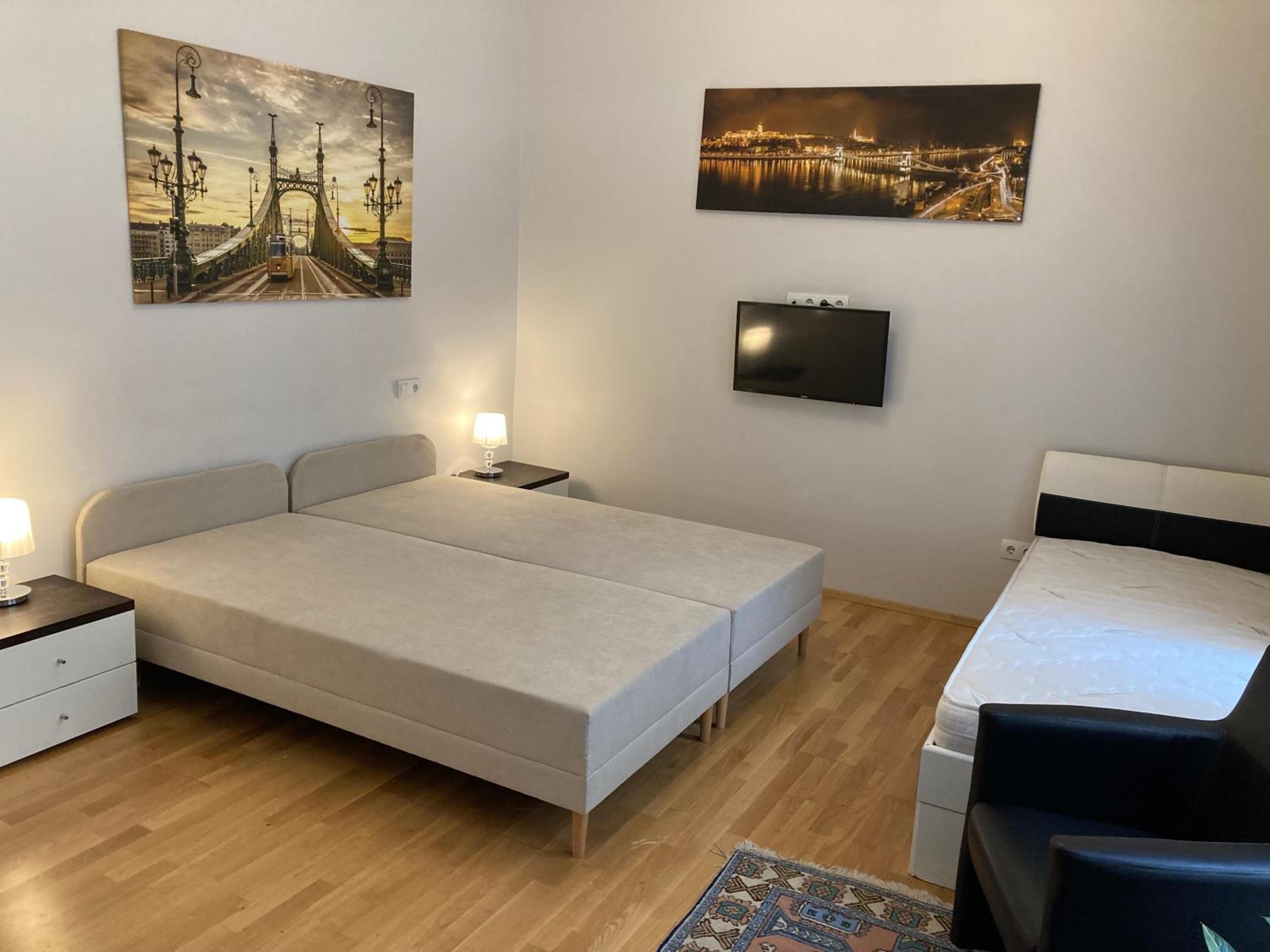 Anabelle Bed and Budapest