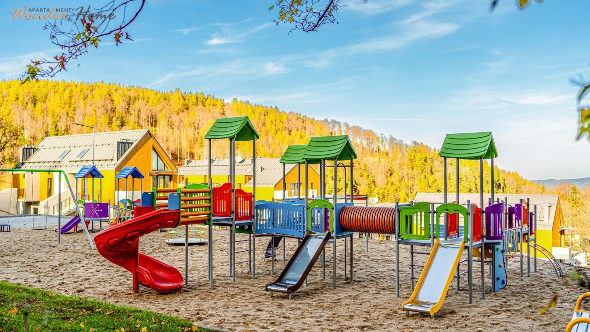 Wonder Home - Apartamenty Hillside tuż przy stoku, sklep, plac zabaw i zewnętrzna siłownia na terenie kompleksu