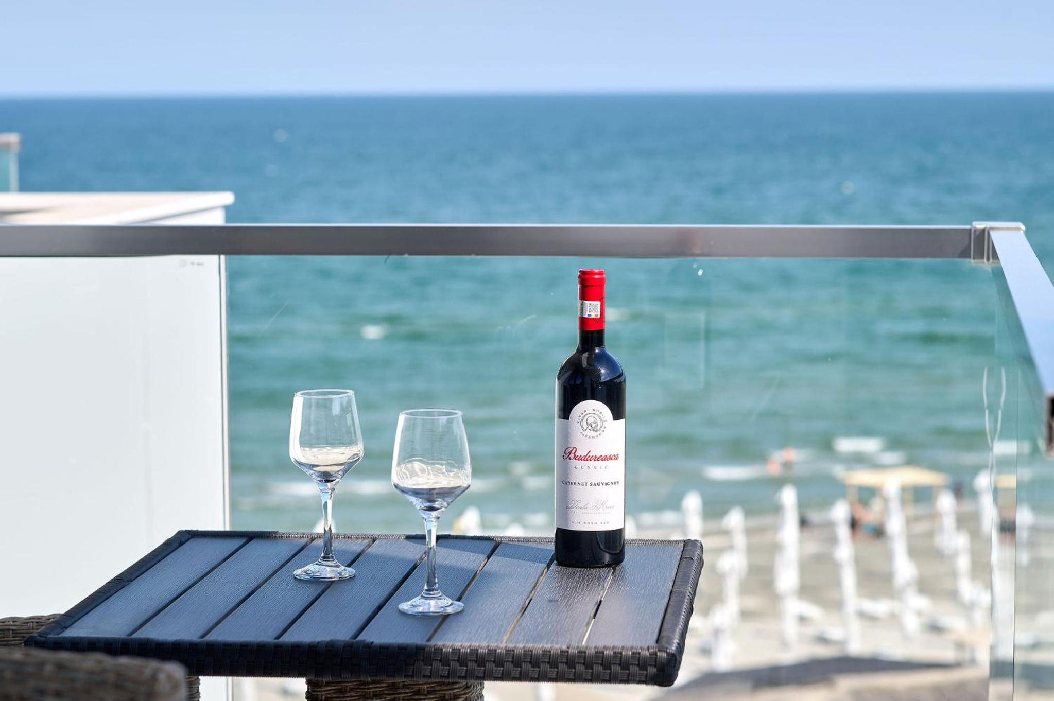 Sea Breeze Apartment in Infinity Beach Resort - parking view 2
