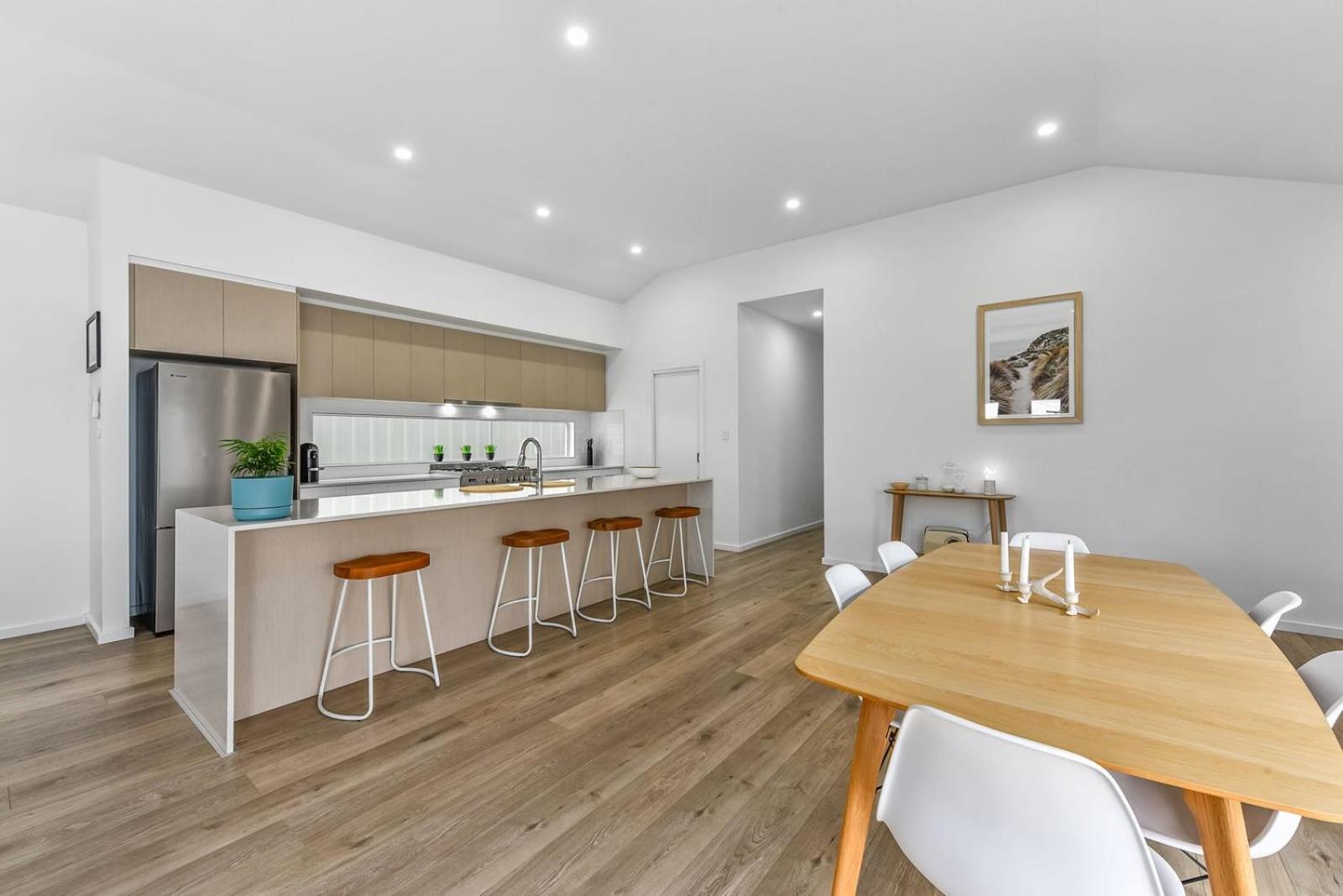 Bright & Easy - Address is 7 Cobb & C Way Pet Friendly Inside
