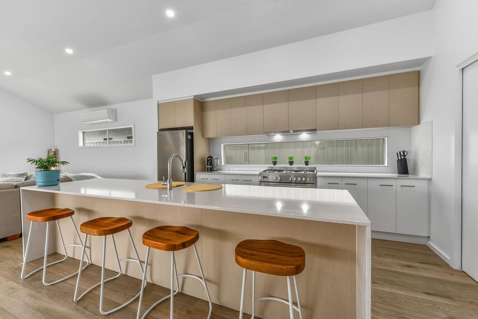 Bright & Easy - Address is 7 Cobb & C Way Pet Friendly Inside