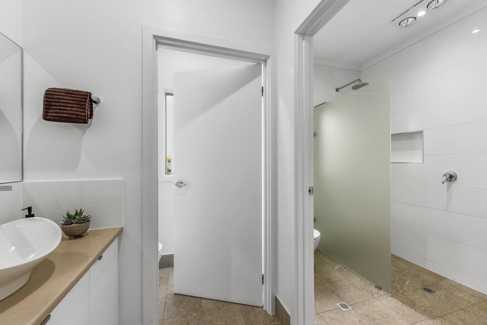 Bright & Easy - Address is 7 Cobb & C Way Pet Friendly Inside