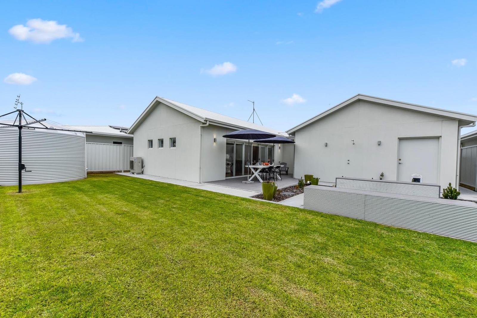 Bright & Easy - Address is 7 Cobb & C Way Pet Friendly Inside
