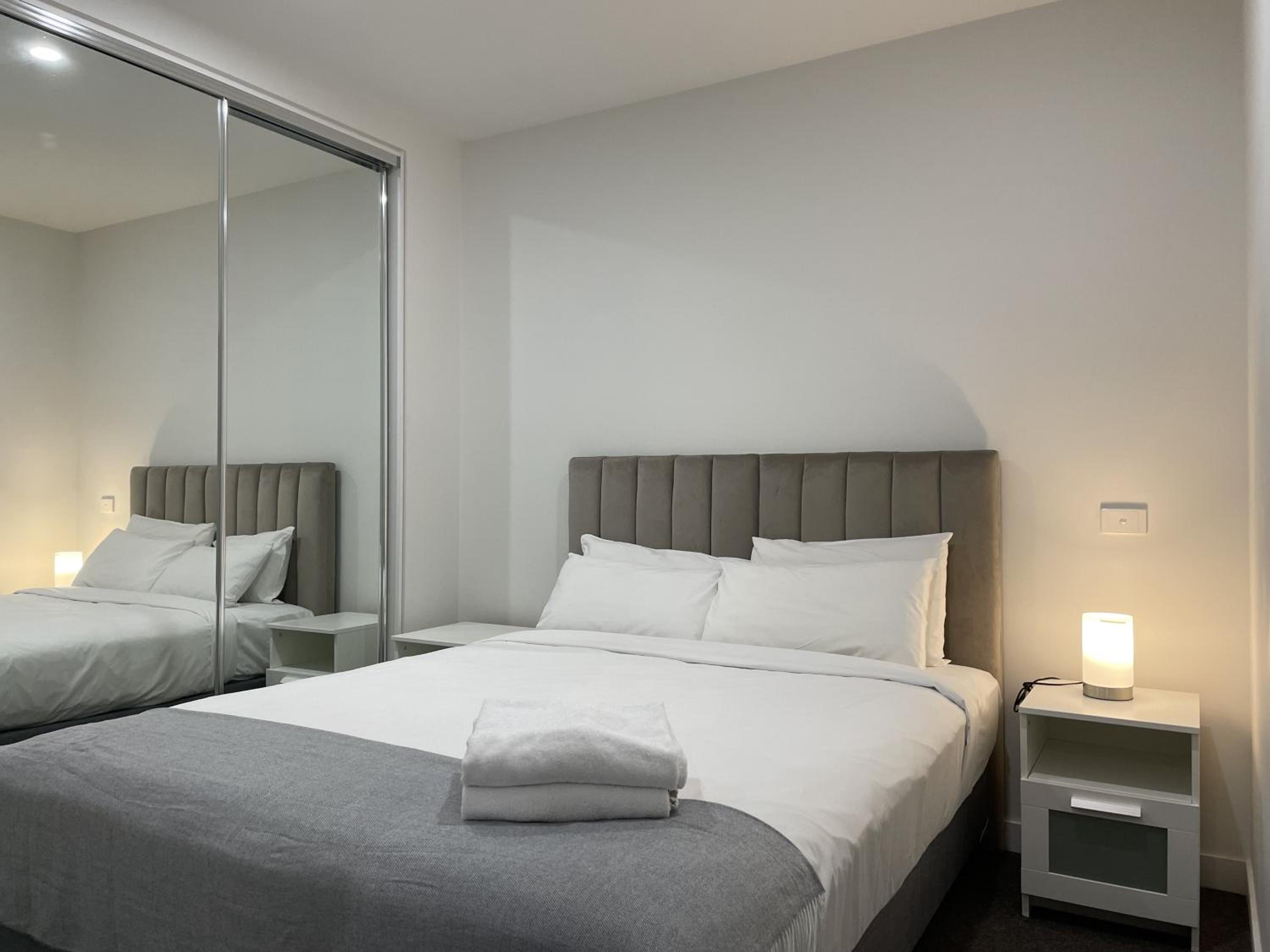 EPORO Tower Modern Apartments Melbourne Central CBD