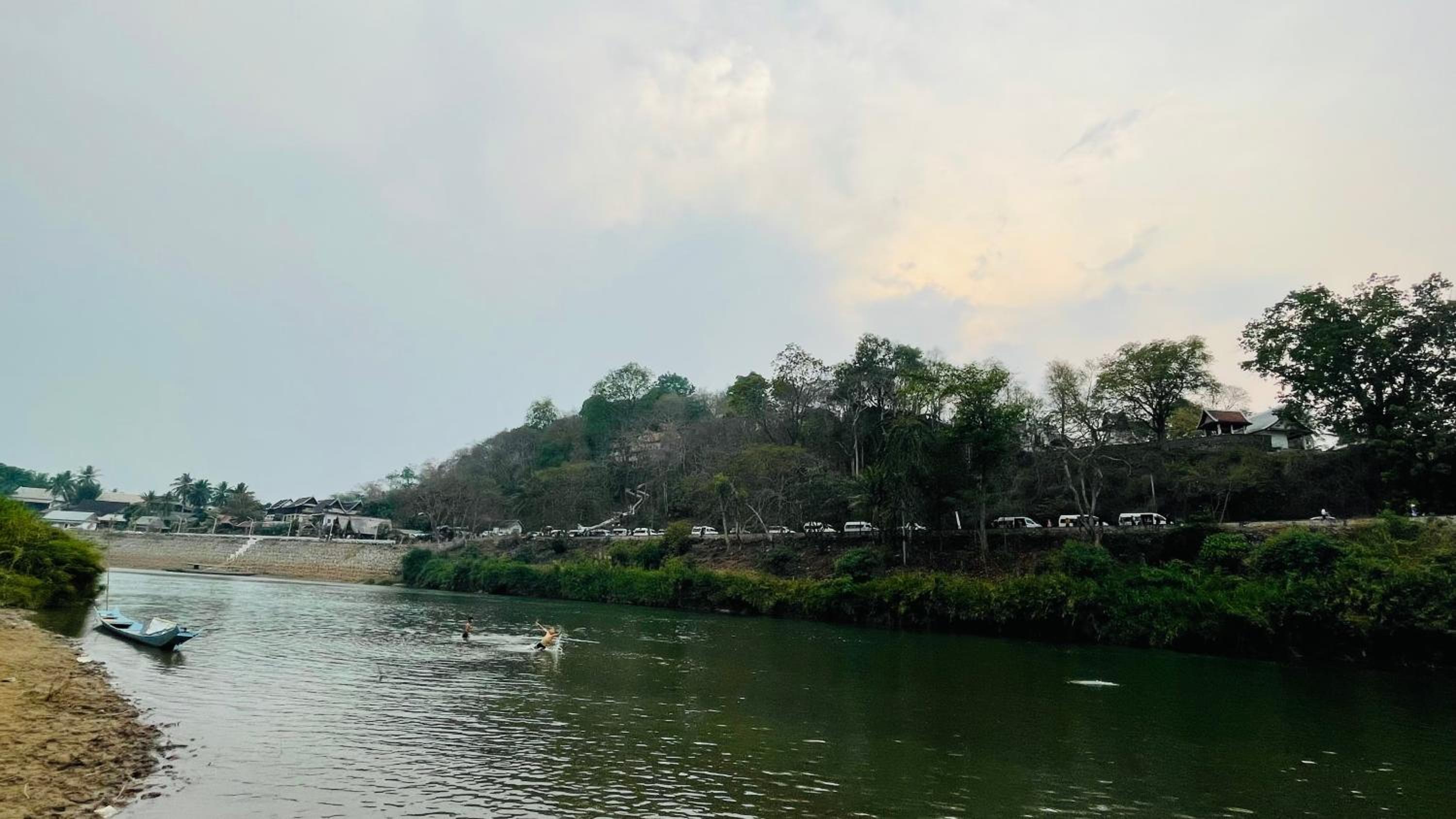 Meet sunset hostel Luangprabang