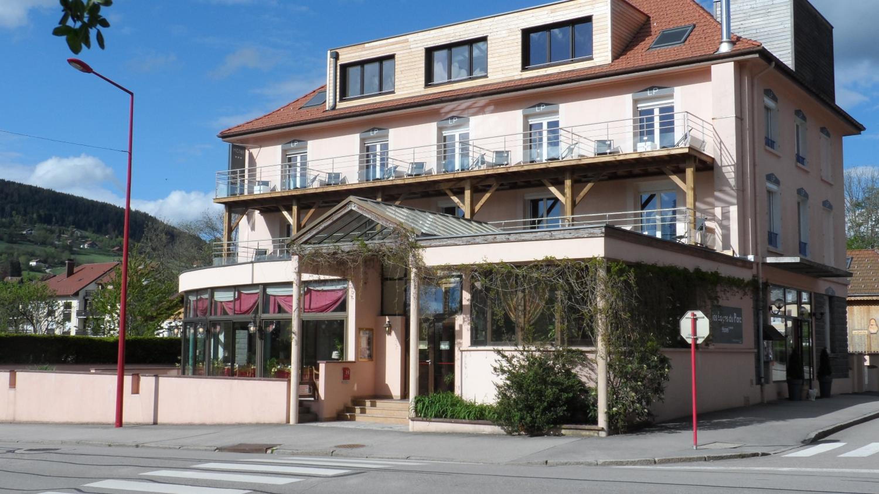 Hotel Les Loges Du Parc - Image 1