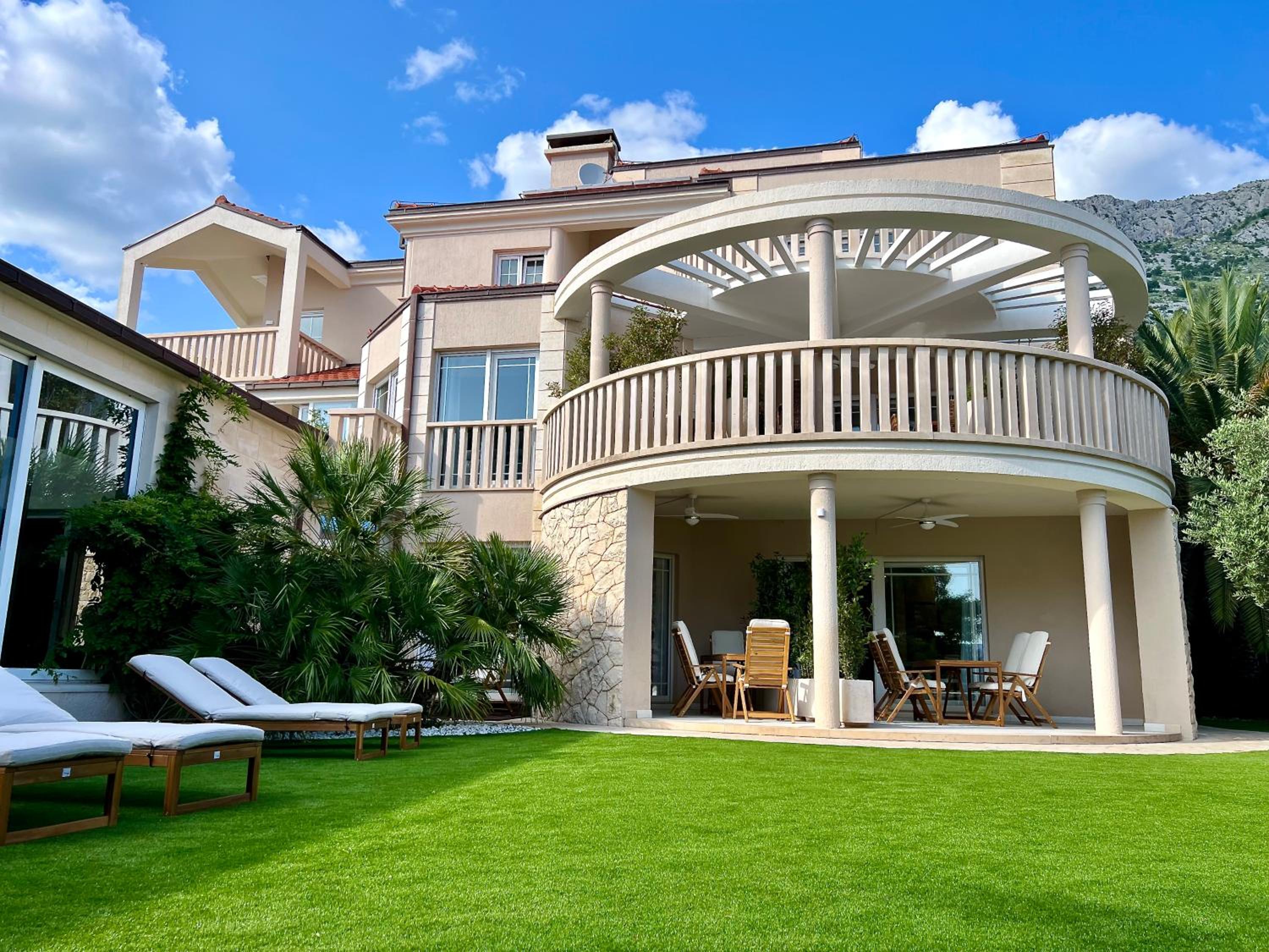 Hotel Villa Romana I Omis - Image 1