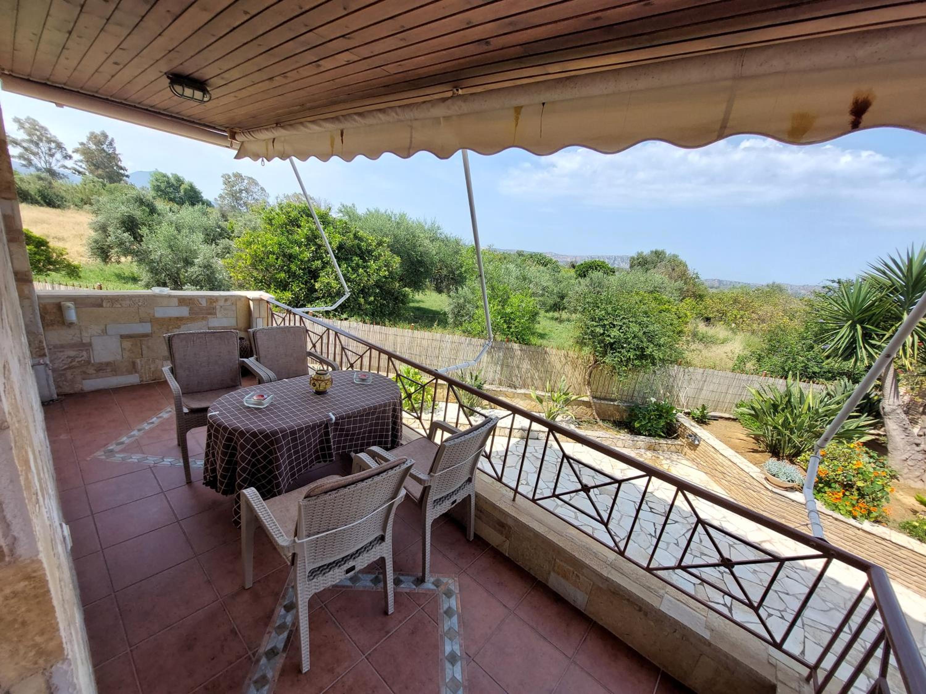 Petrino guesthouse Gialova