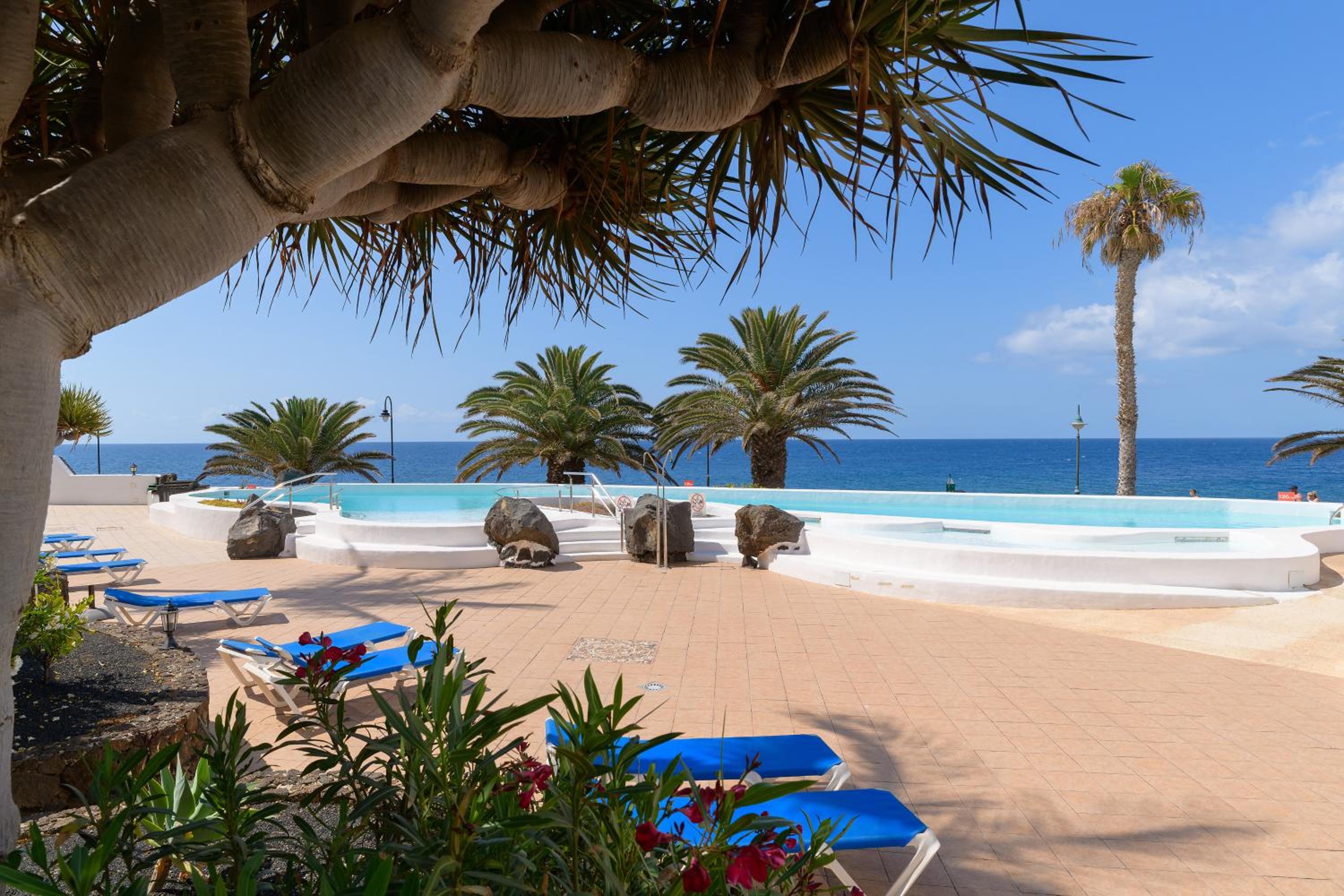 penthouse over the sea photo 3