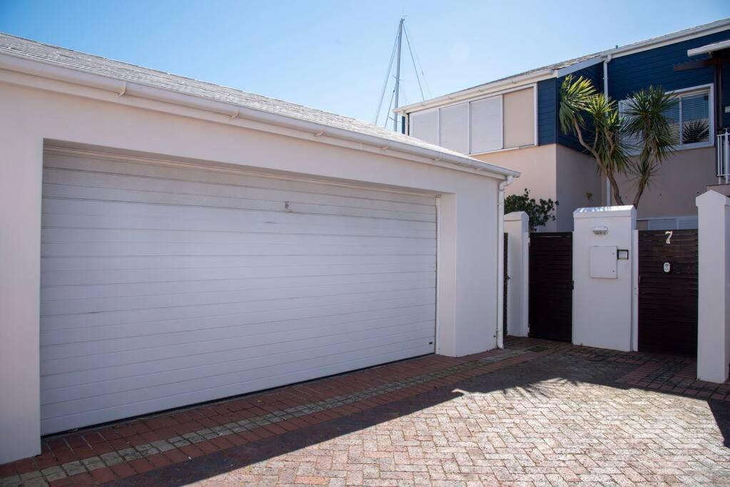 NEW LISTING - PARADISE ON THE WATER AT COMMODORE view 3