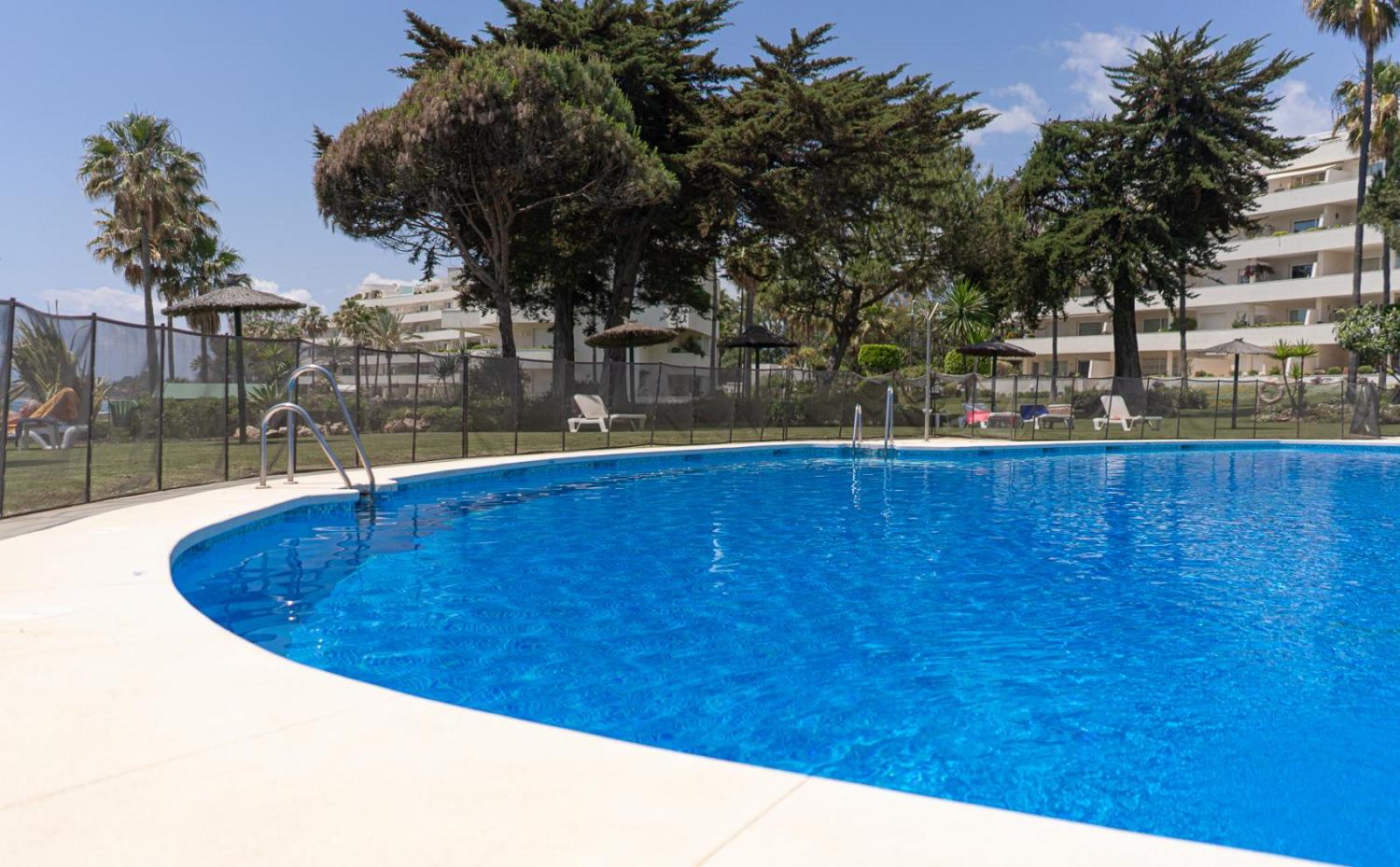 Beautiful front-line beach apartment in Estepona.