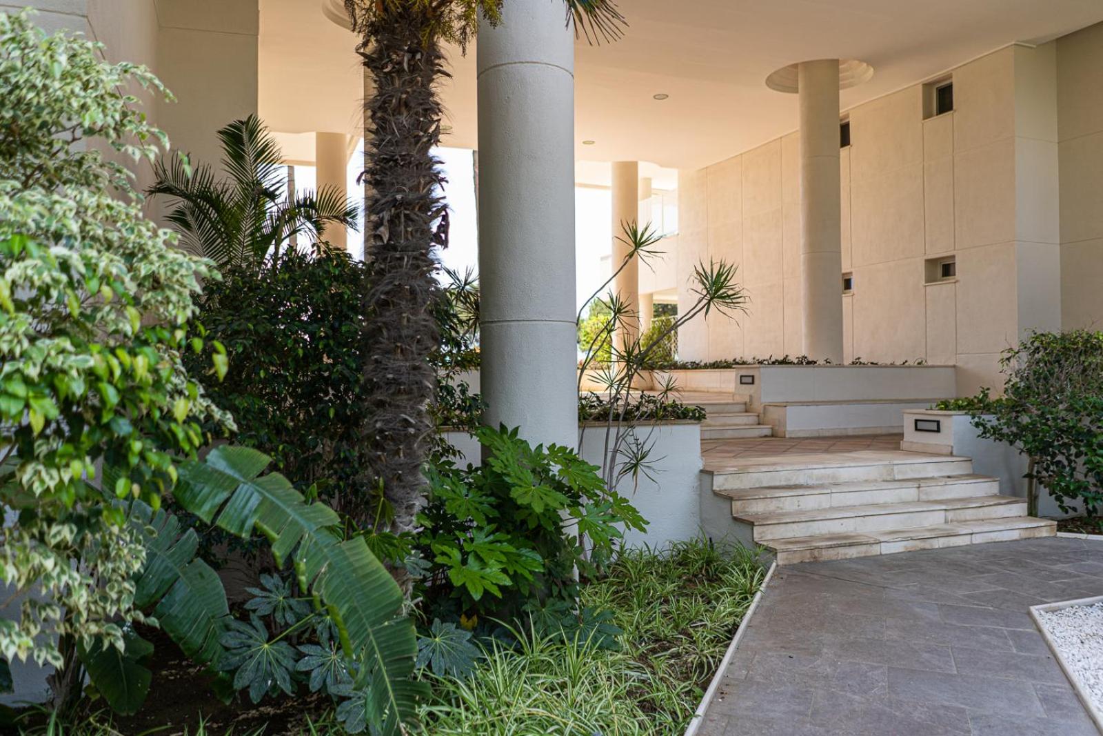 Beautiful front-line beach apartment in Estepona.