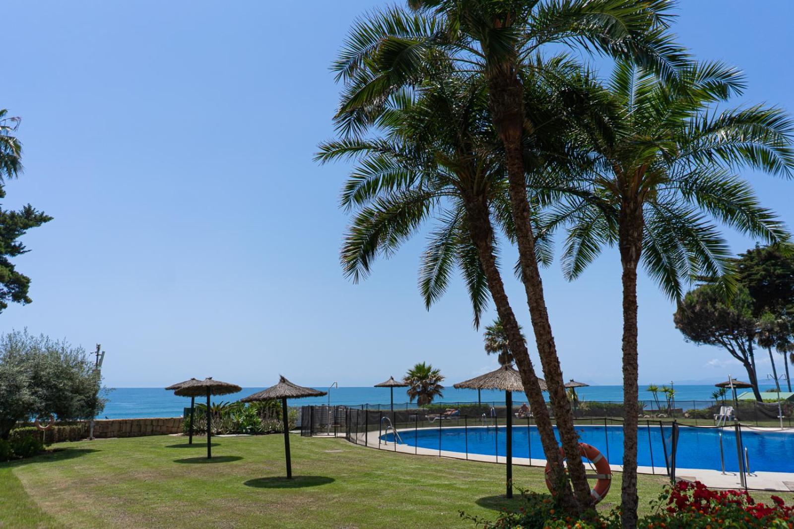 Beautiful front-line beach apartment in Estepona.