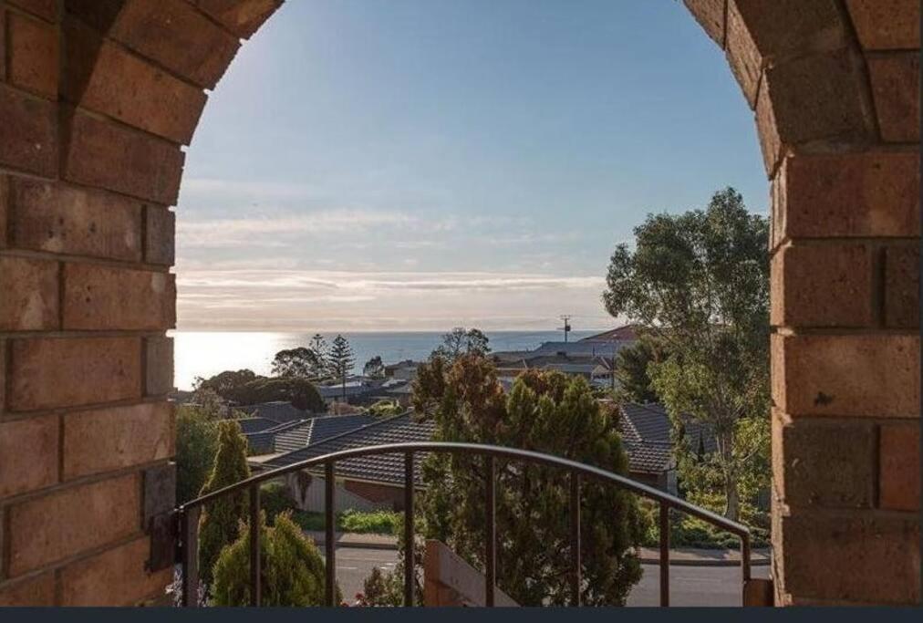 Hallett Cove Garden House with Ocean Sunset