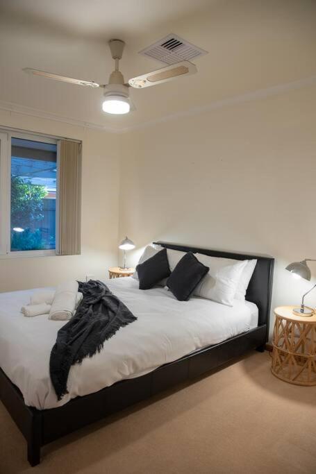 Hallett Cove Garden House with Ocean Sunset