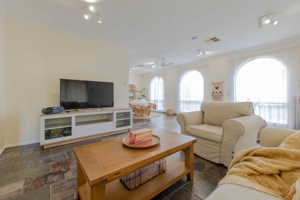 Hallett Cove Garden House with Ocean Sunset
