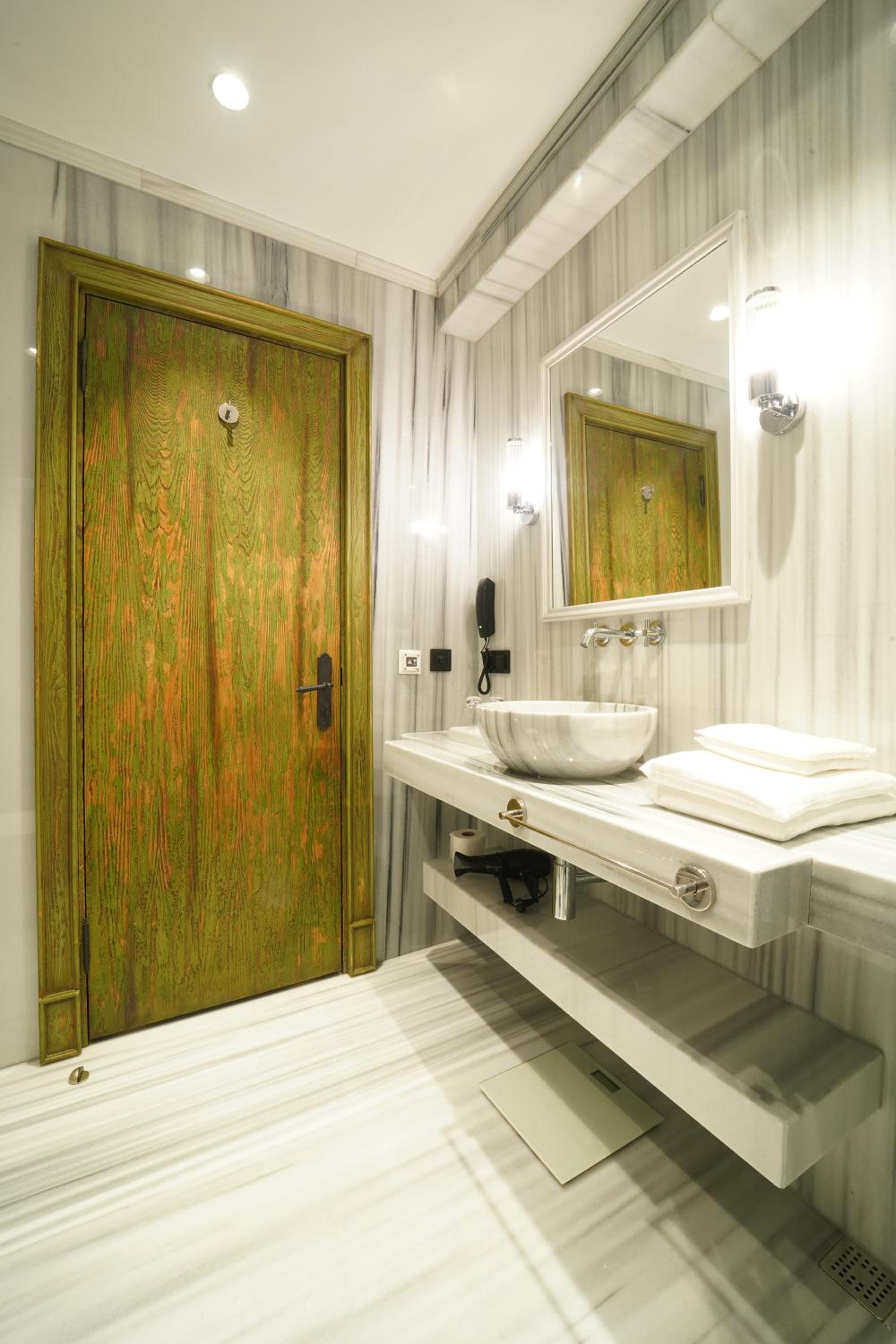 Tin Süitler - Image 18