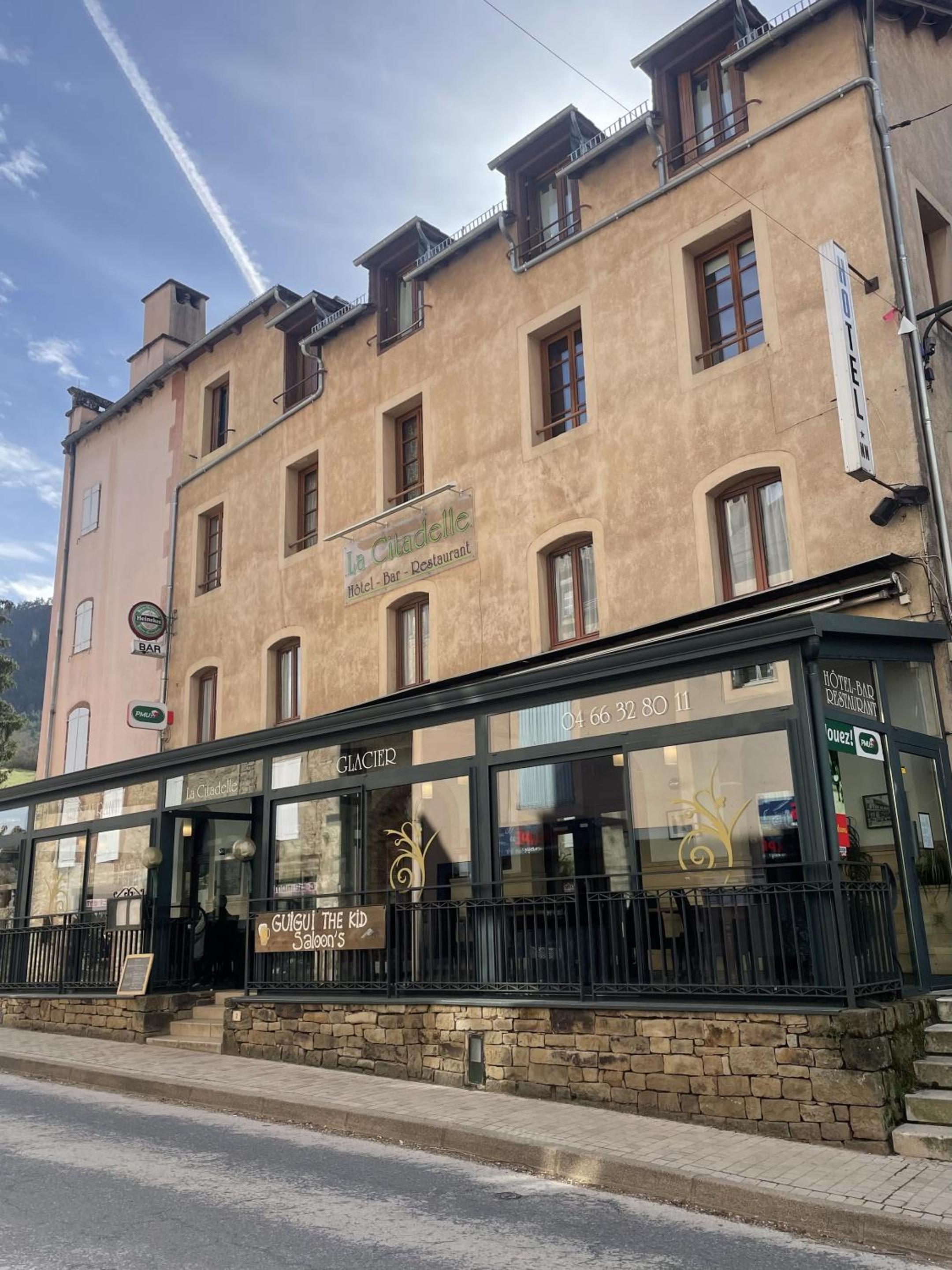 La Citadelle en La Canourgue — hotel building