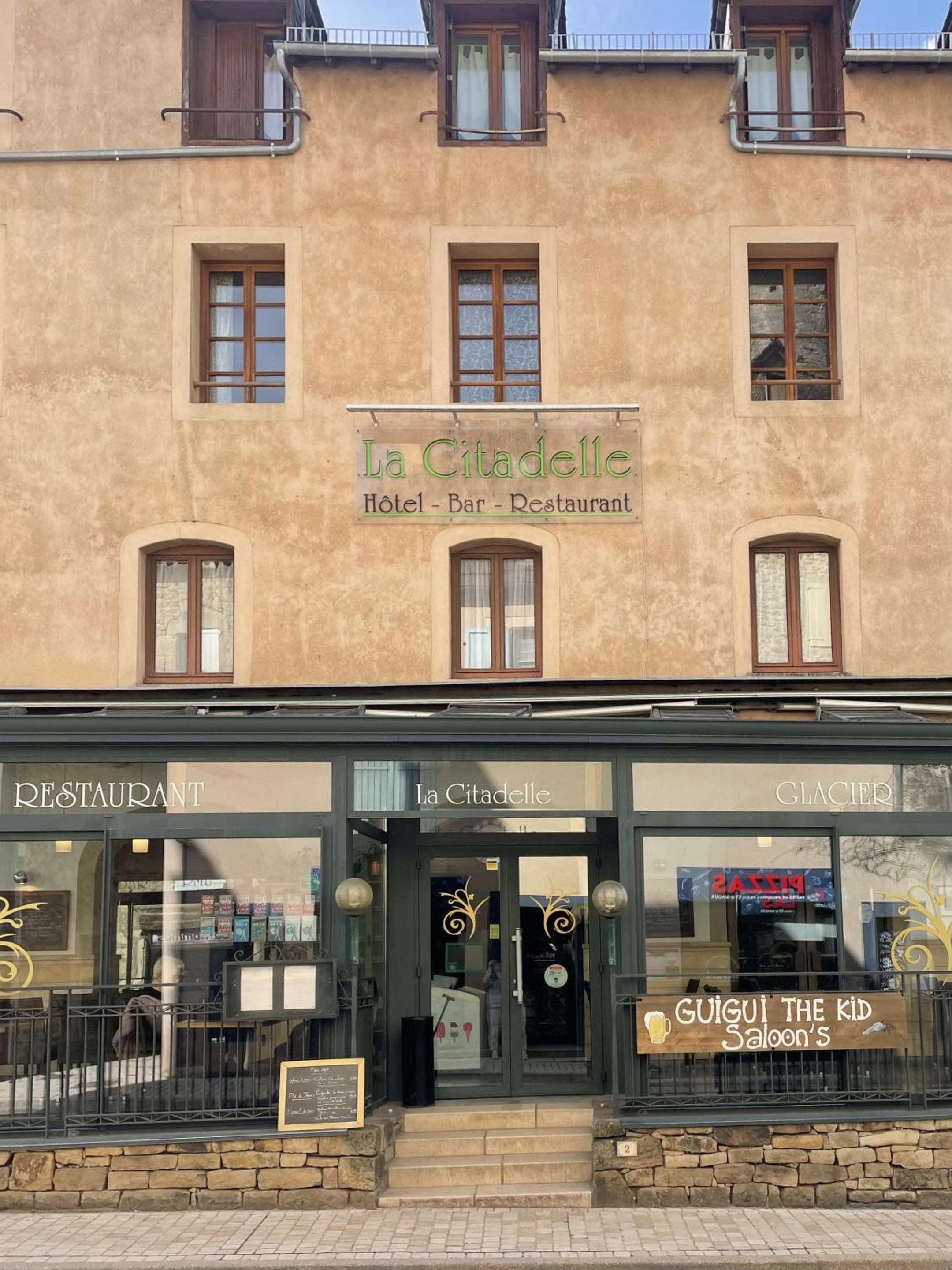 La Citadelle en La Canourgue — hotel building