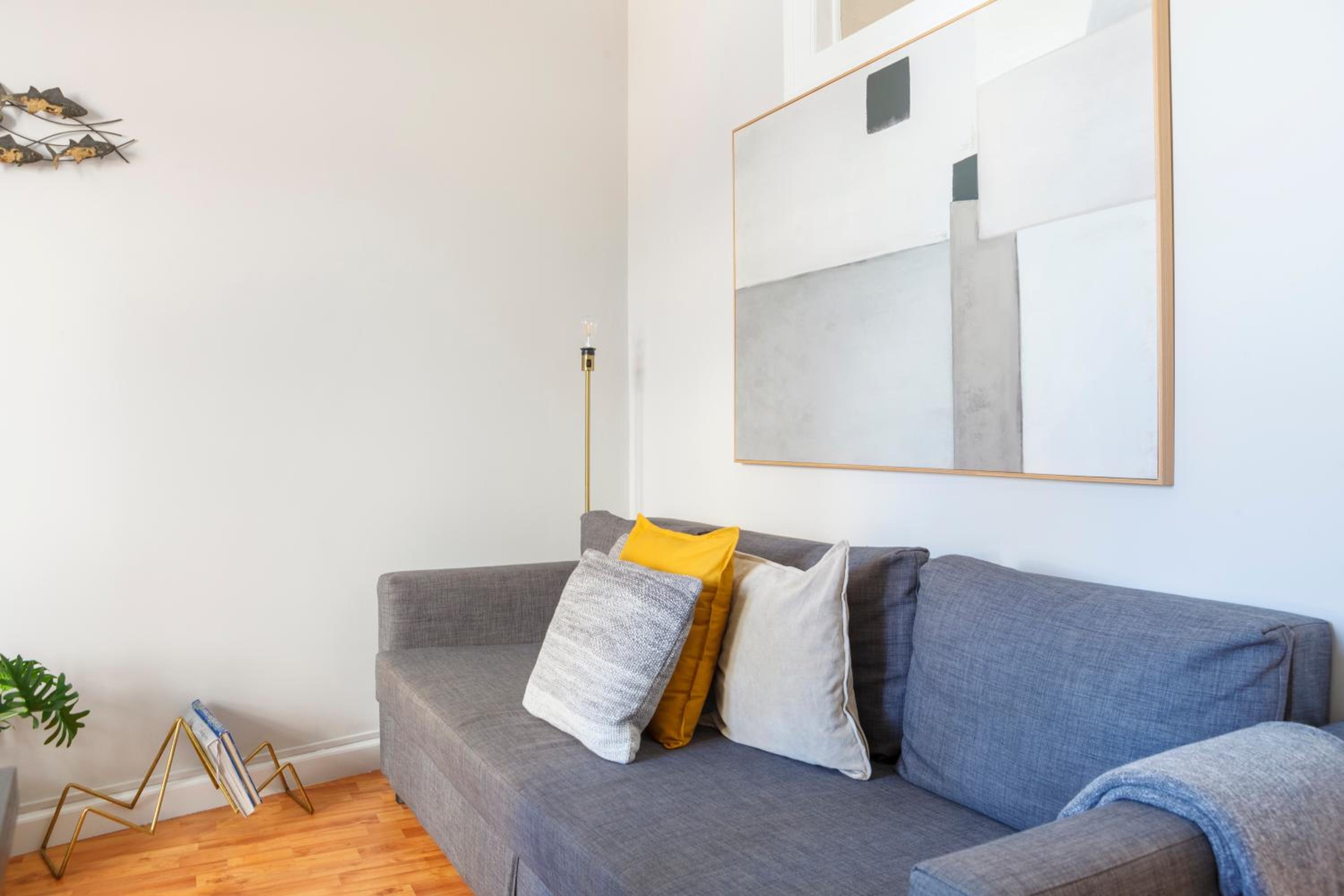 Alfama Graça district typical & bright , 3 bedroom apartment with AC 1st floor view 5
