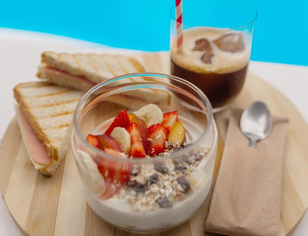 Sfiga villas en Perissa — breakfast buffet