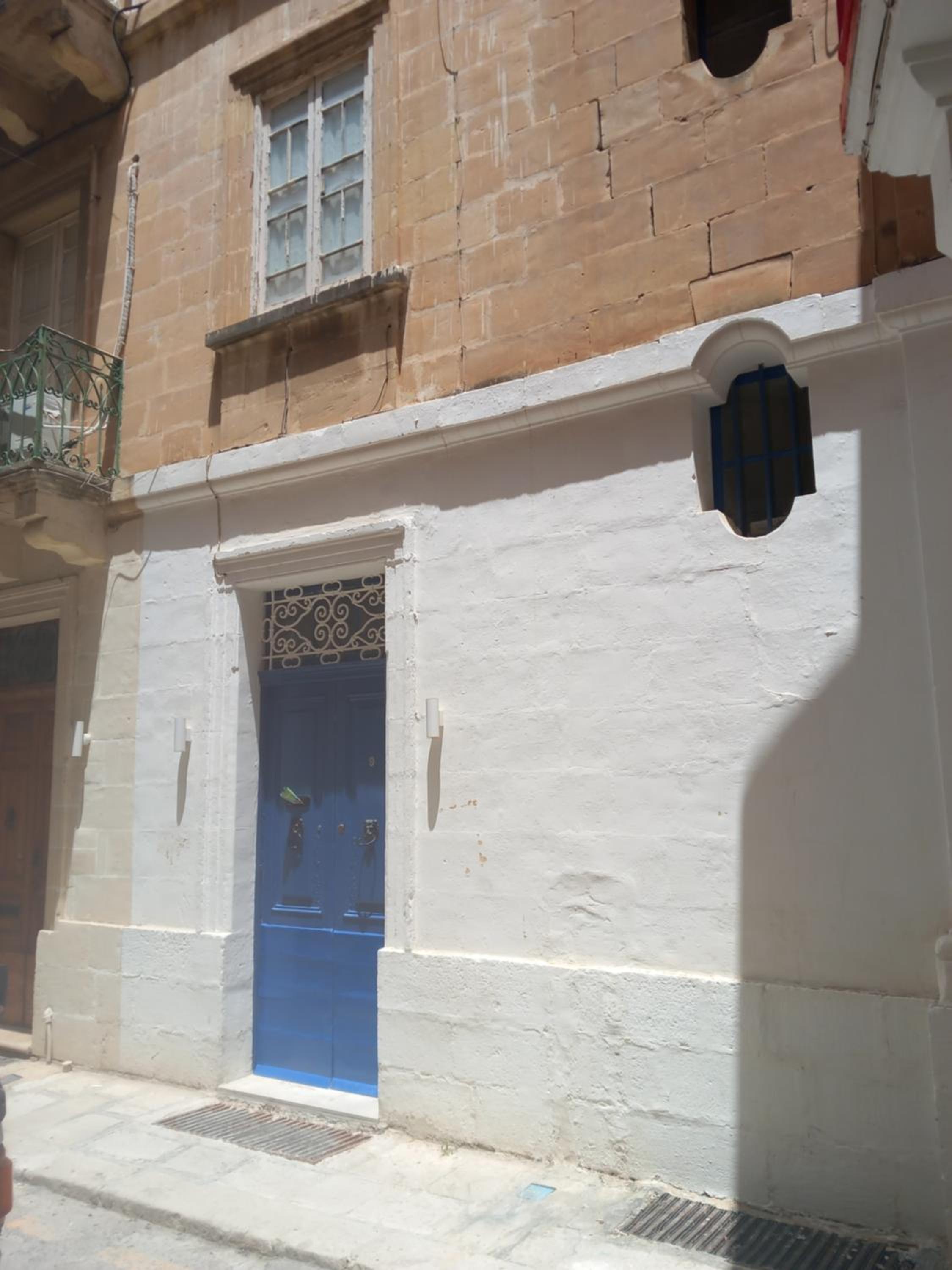 Door Nine -Townhouse with harbour views
