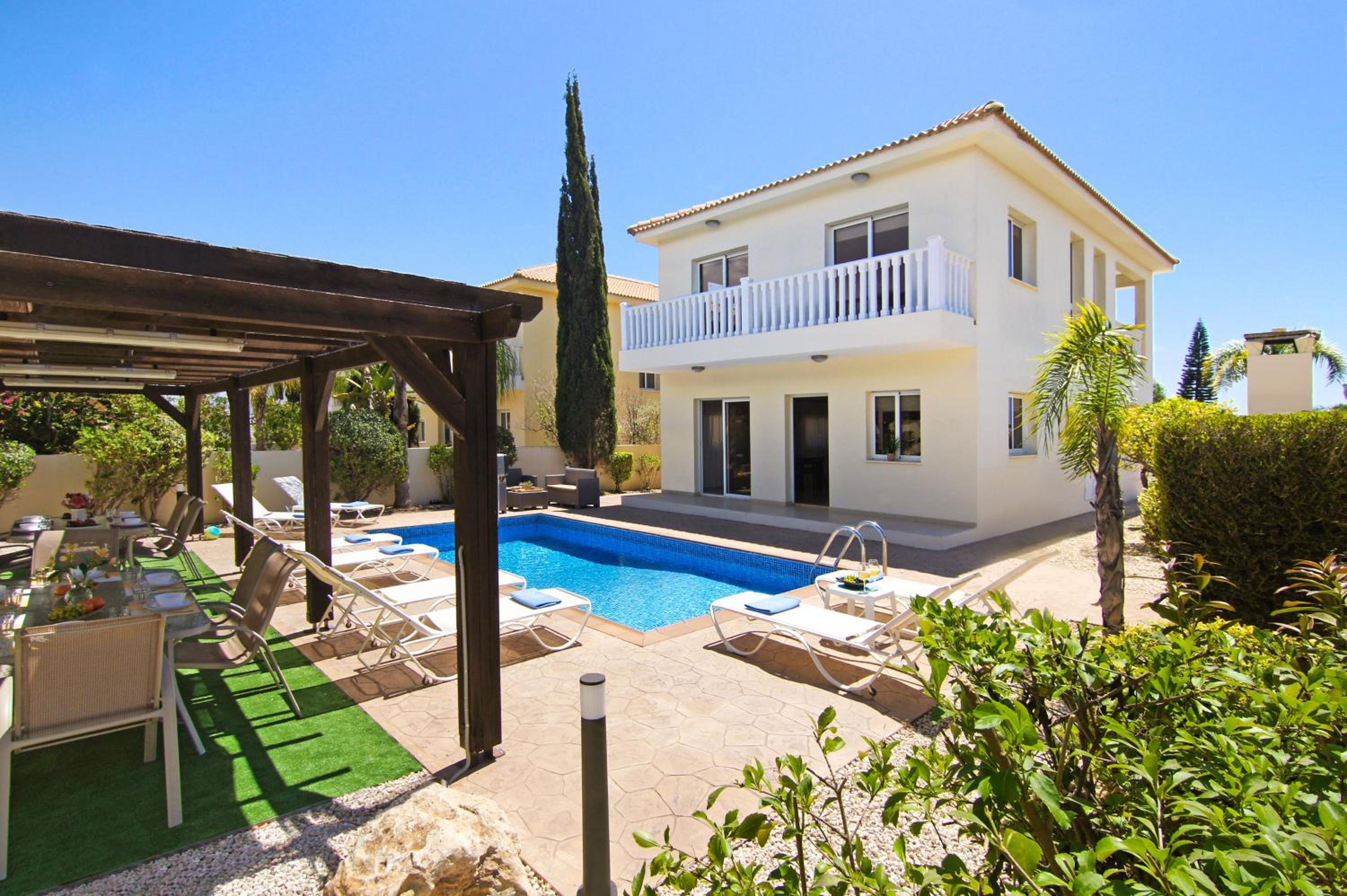 Nissi Adamite Villa