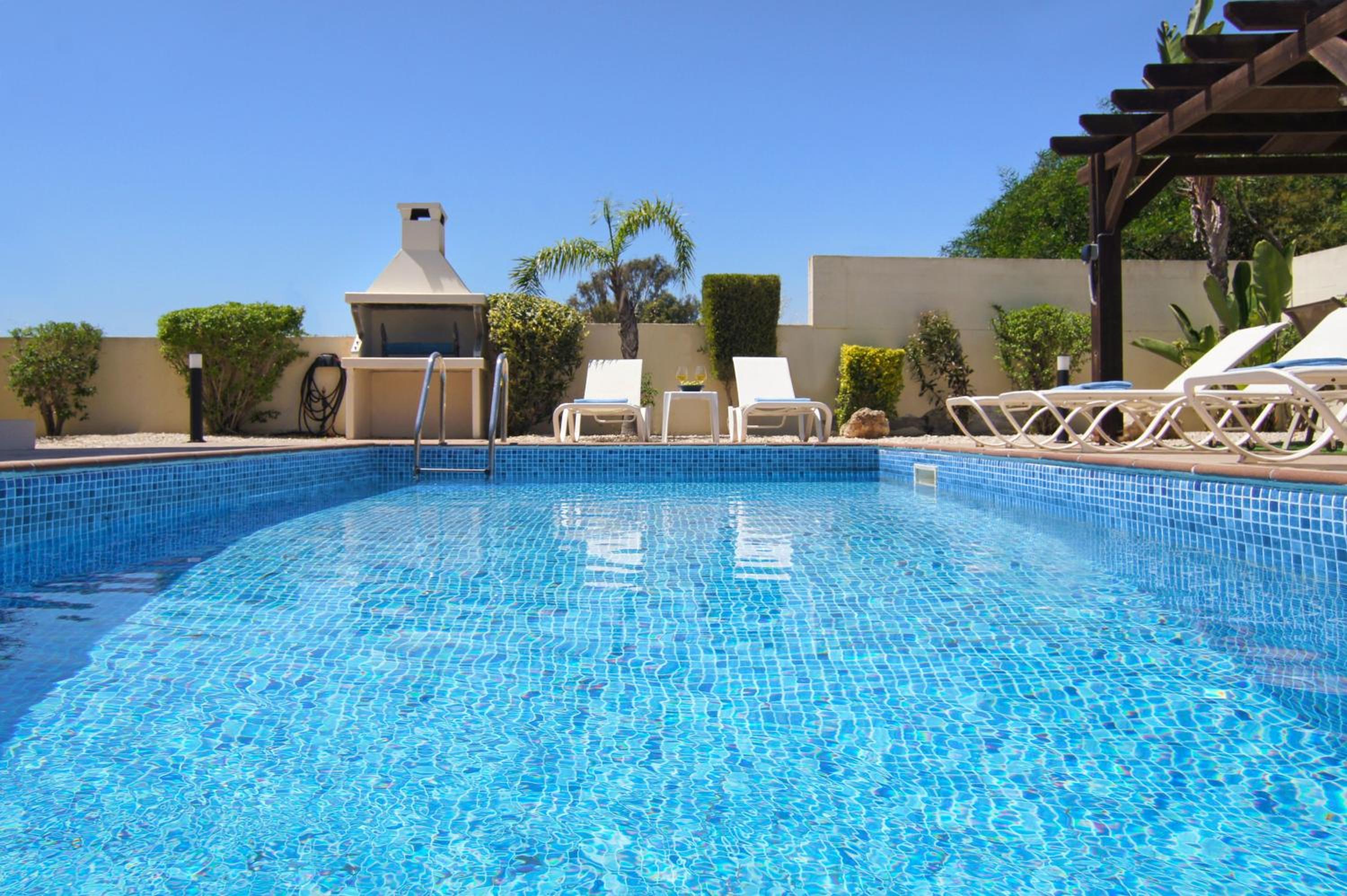 Nissi Adamite Villa