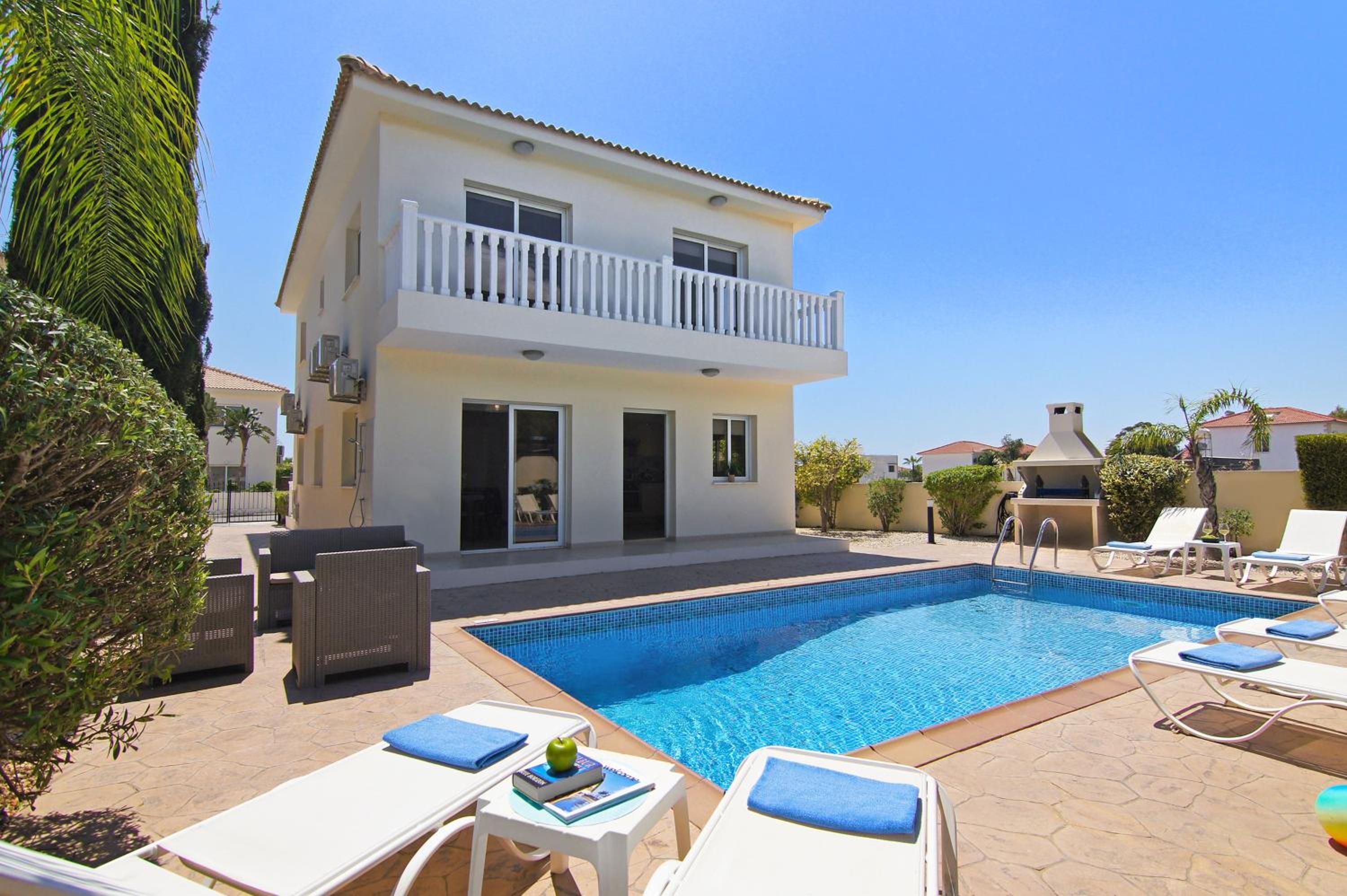 Nissi Adamite Villa