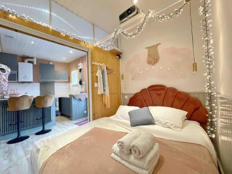 Coquillages et crustacés, Netflix baignoire îlot chez Ivona Vacances