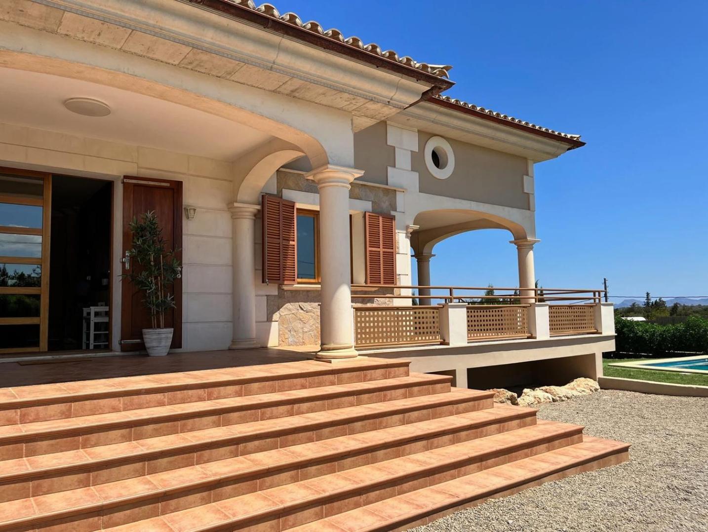 Villa Octopus by Bebreeze