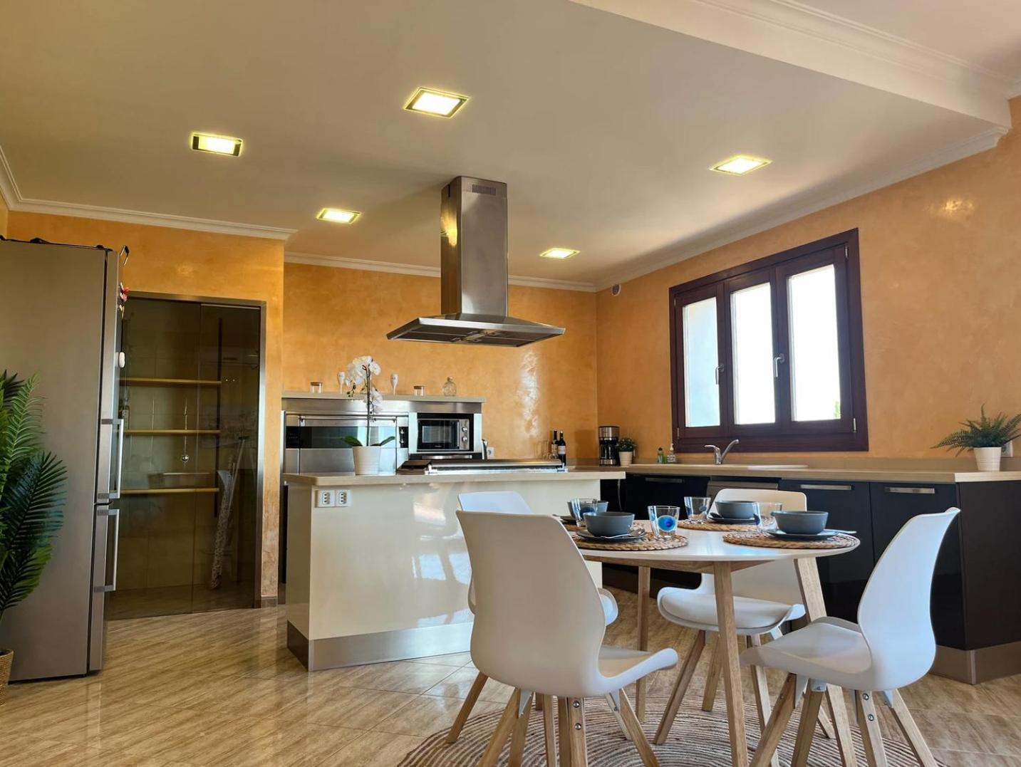 Villa Octopus by Bebreeze