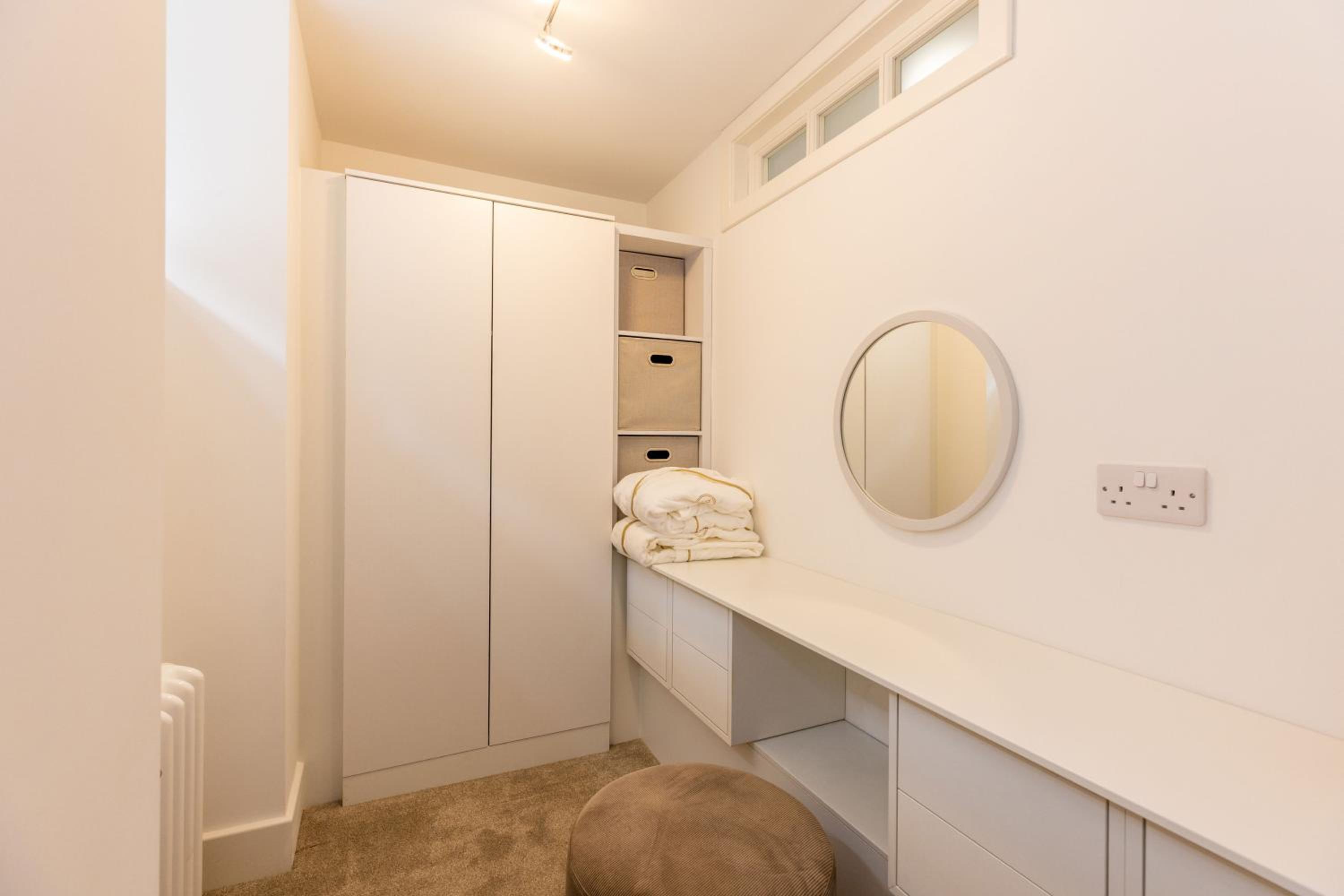 RÌGH Properties - Luxury West End Artisan Apartment