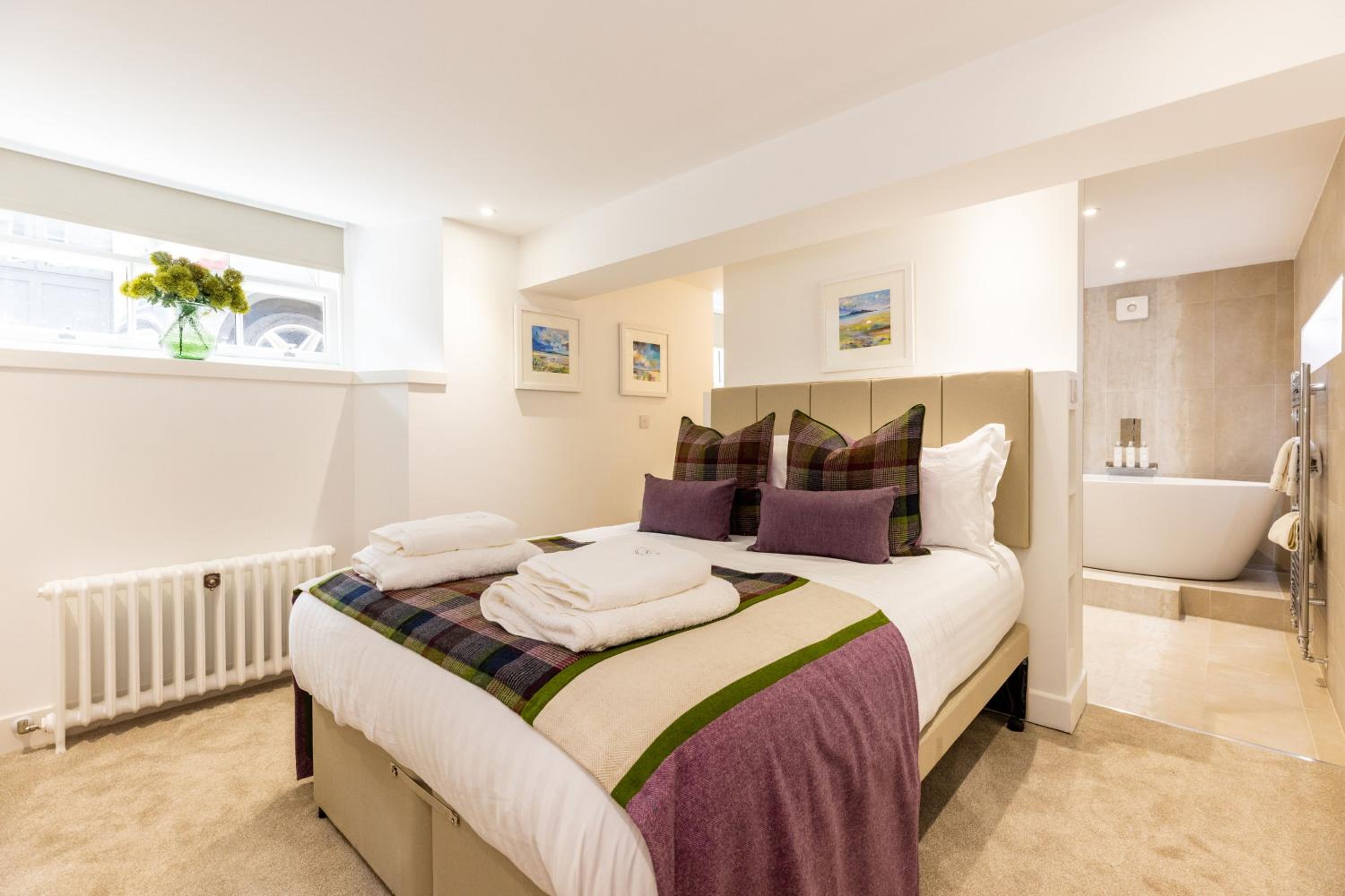 RÌGH Properties - Luxury West End Artisan Apartment
