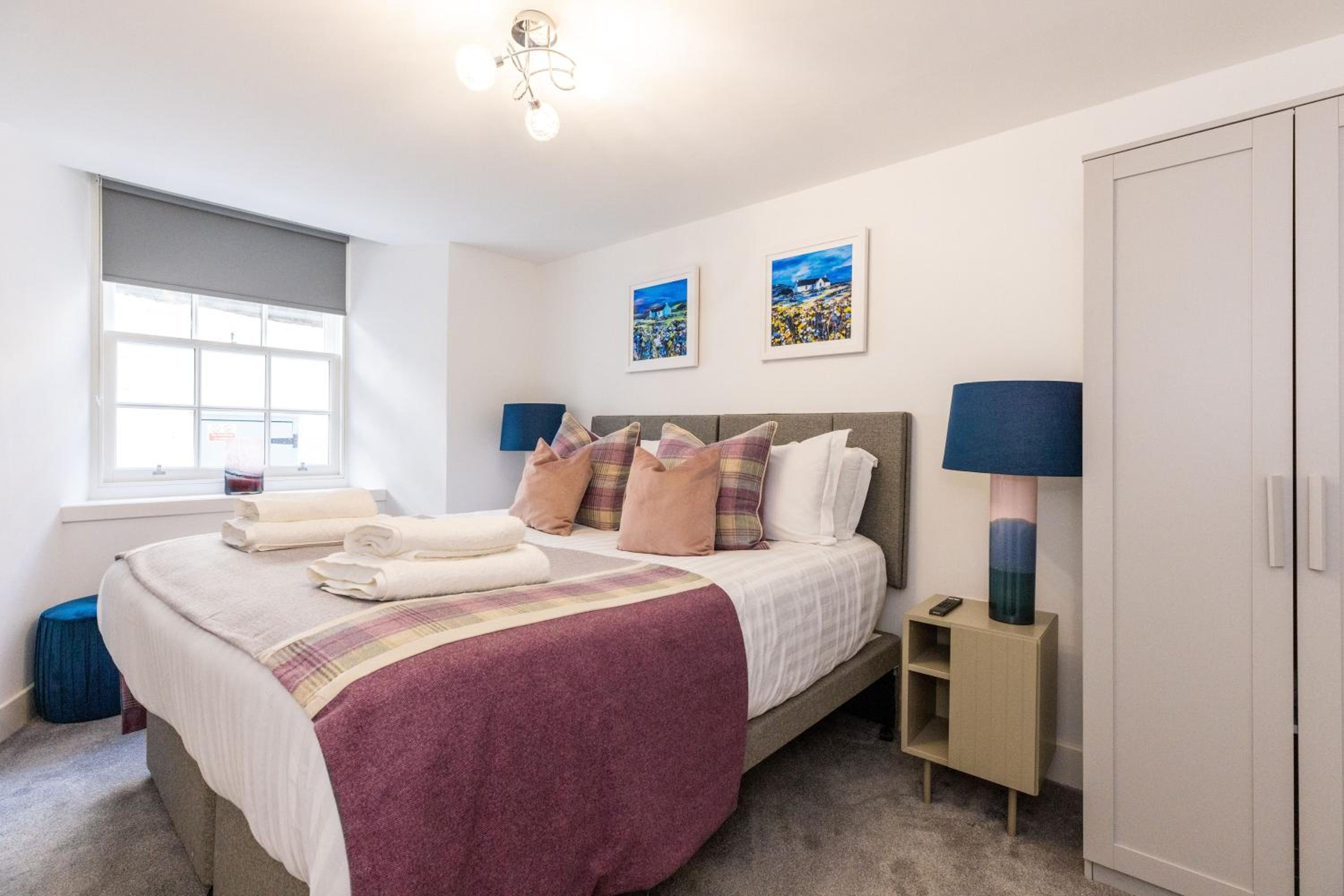 RÌGH Properties - Luxury West End Artisan Apartment