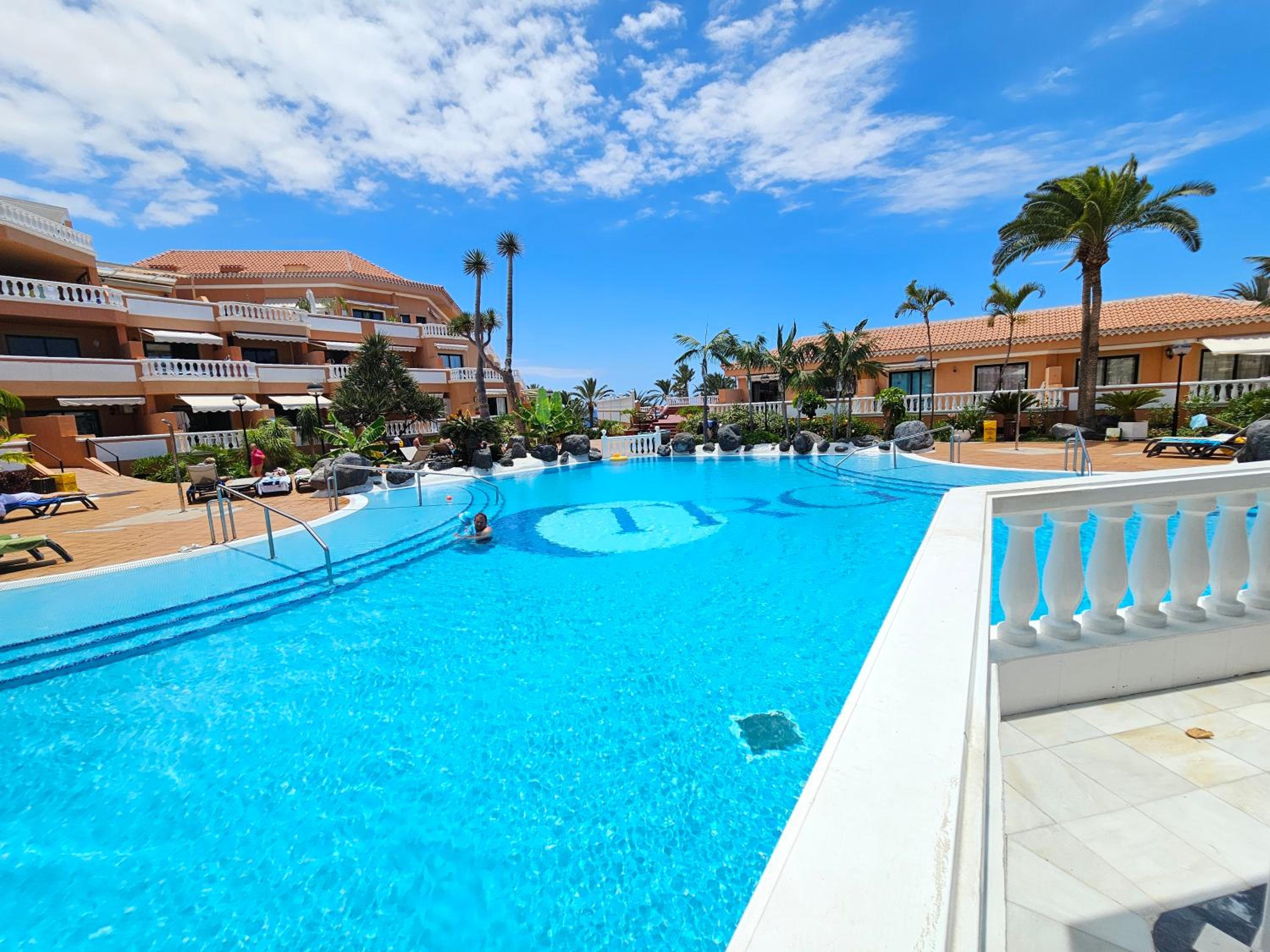 TENERIFE HOLIDAYS DELUXE, Royal Garden, Las Americas