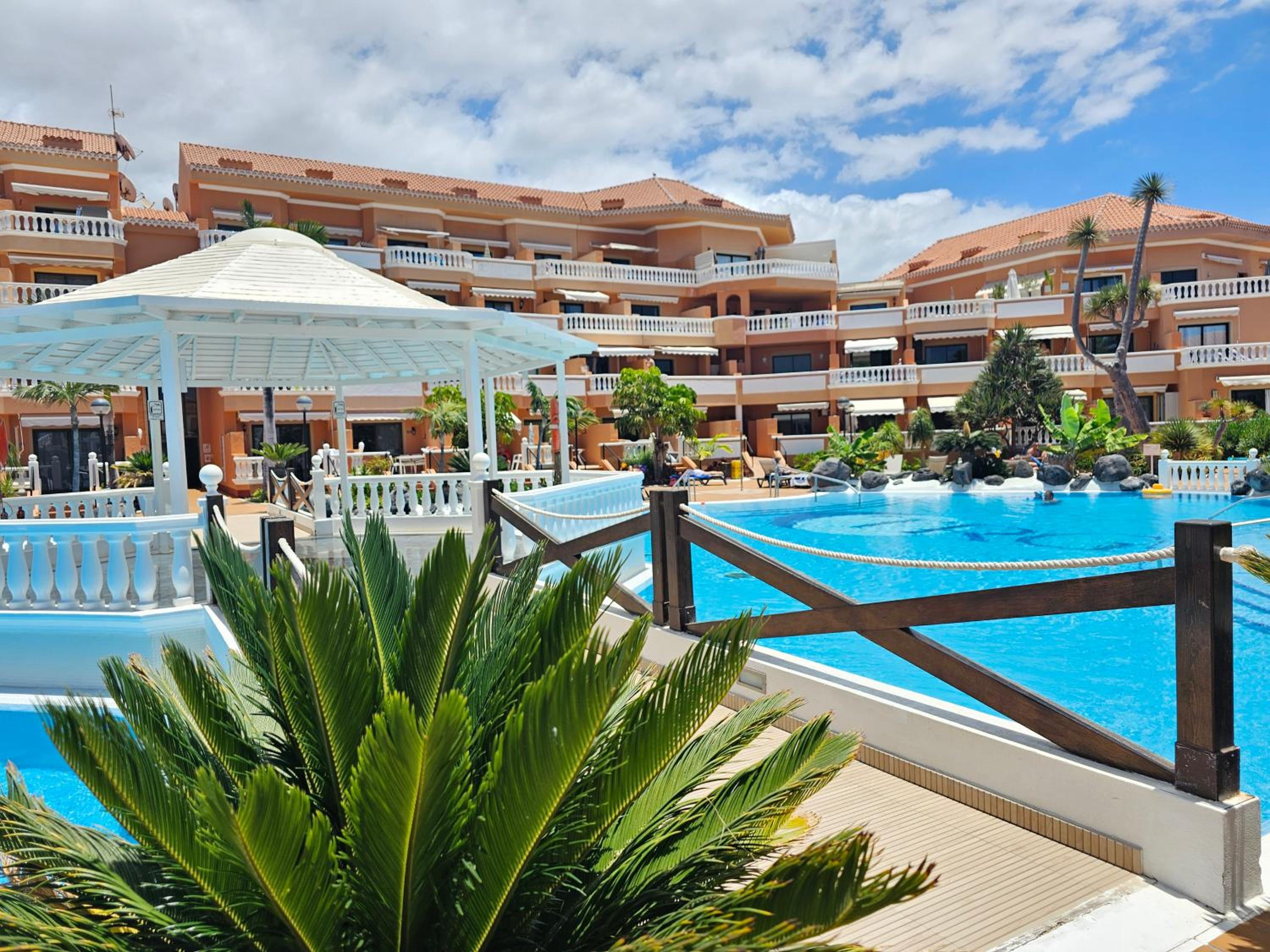 TENERIFE HOLIDAYS DELUXE, Royal Garden, Las Americas