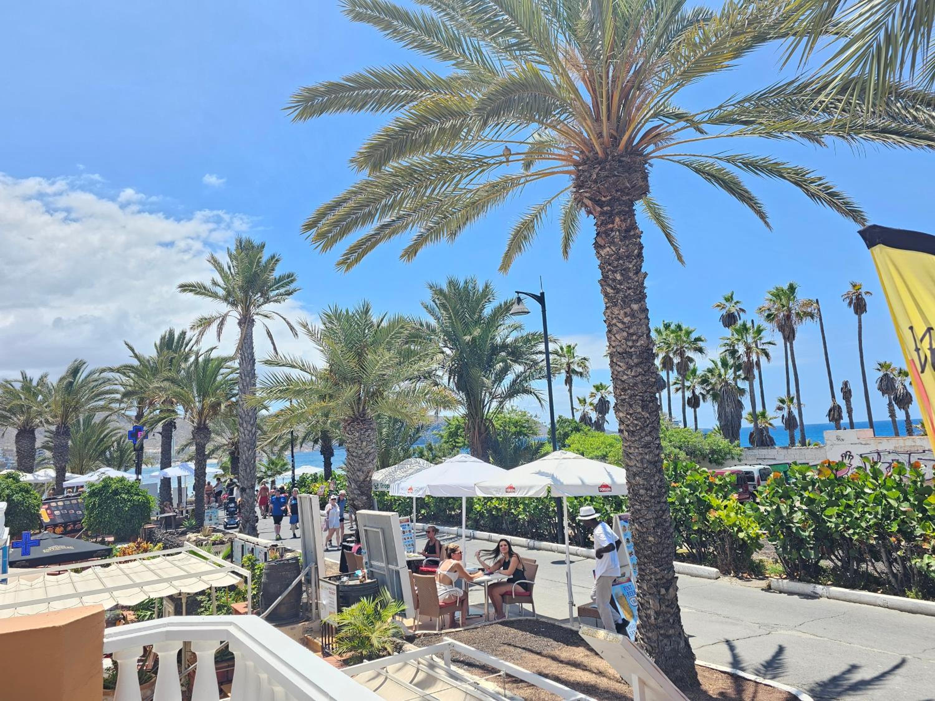 TENERIFE HOLIDAYS DELUXE, Royal Garden, Las Americas