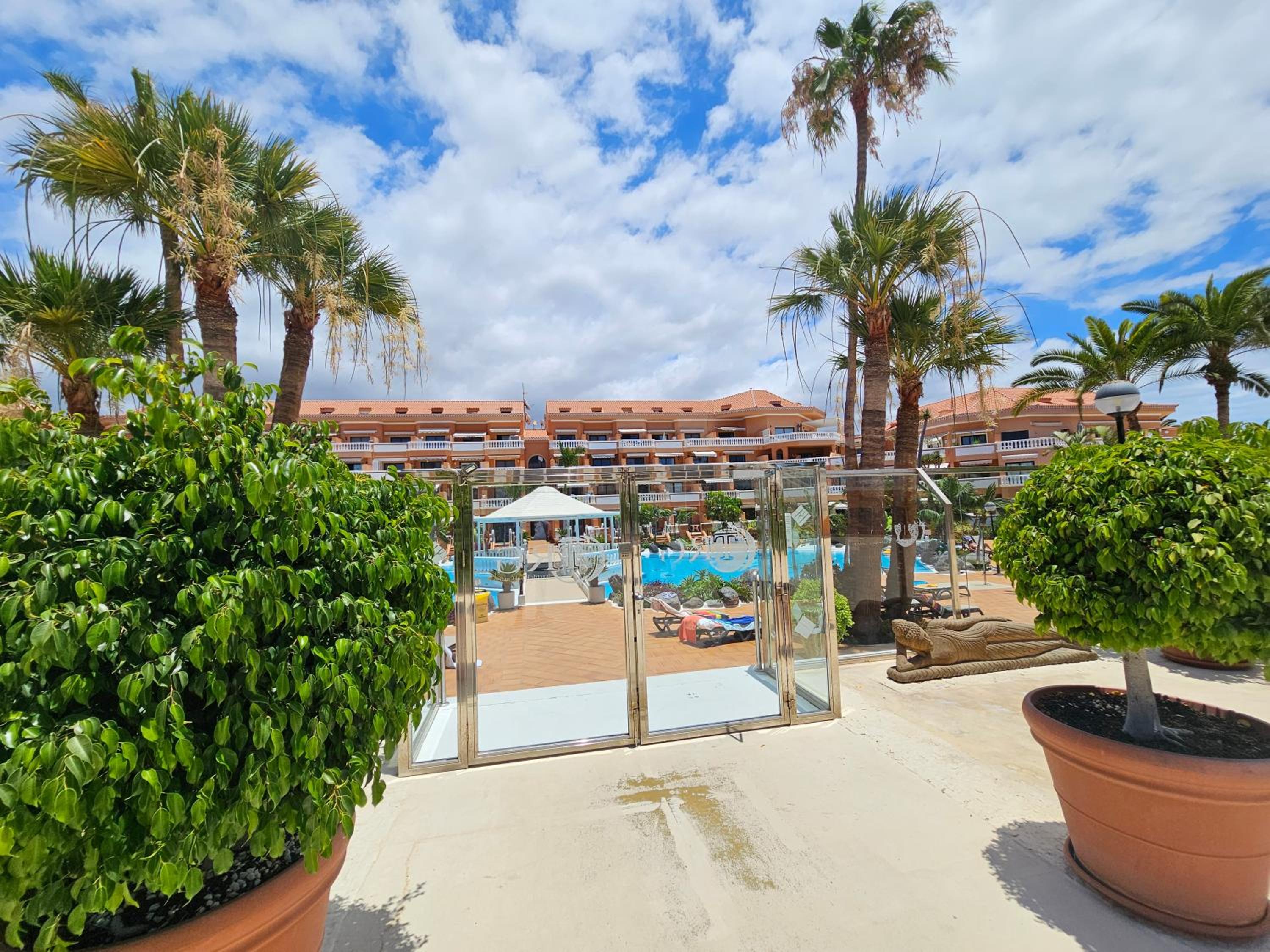 TENERIFE HOLIDAYS DELUXE, Royal Garden, Las Americas