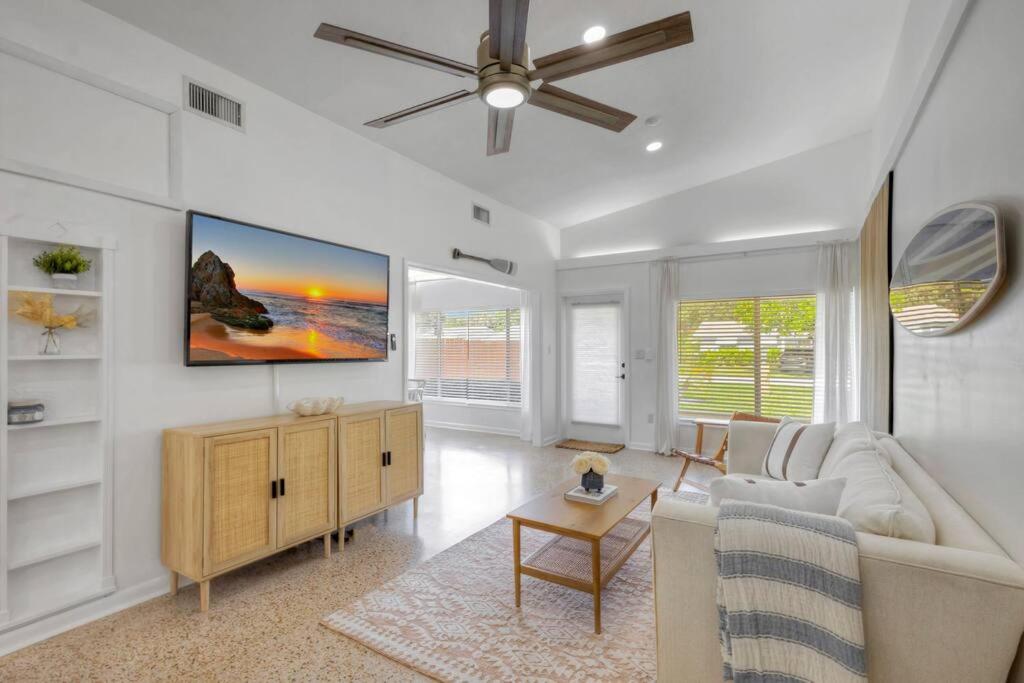*NEW* The Surf Shack Jupiter! view 3