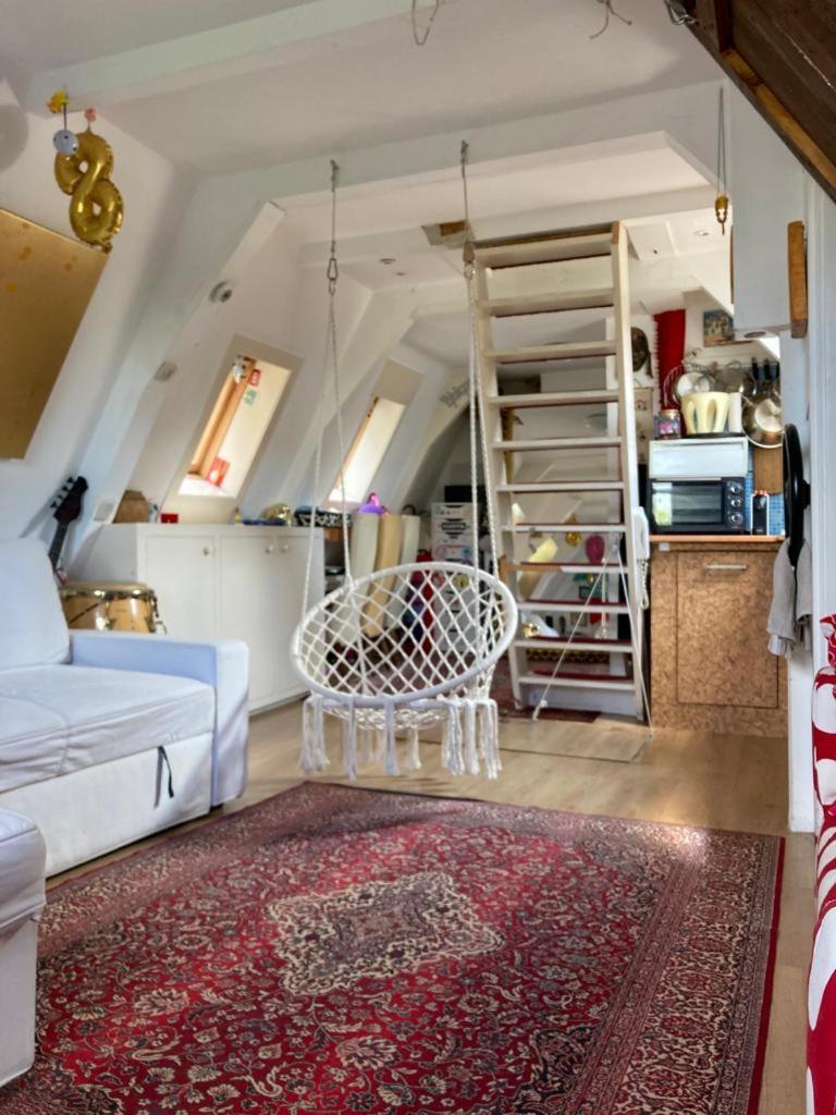 Petite city center loft on Amstel river