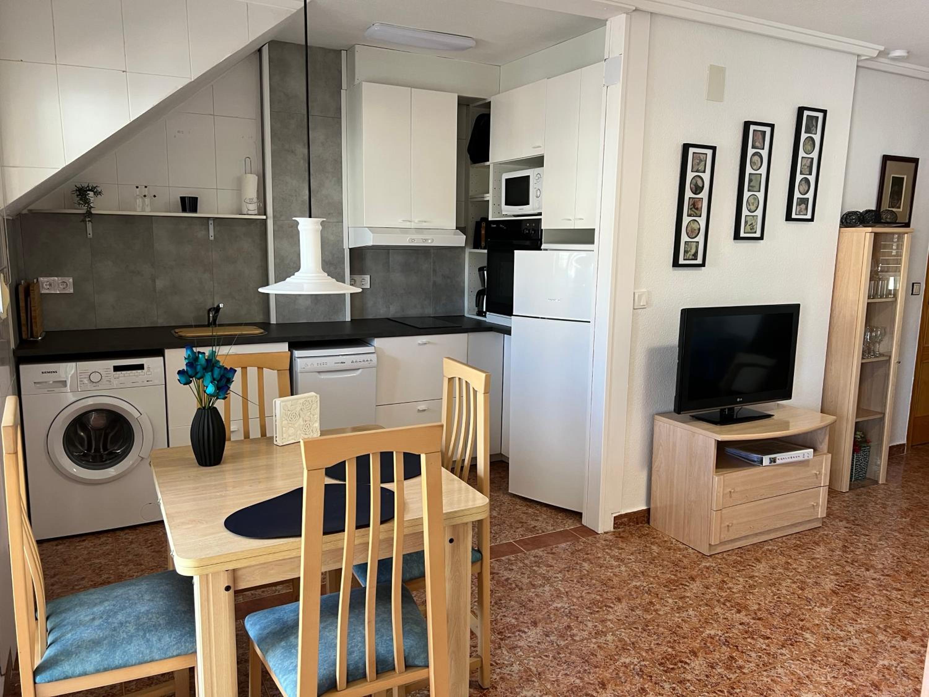 Top-floor apartment with 65 m2 sun terrace, renovated kitchen and bathroom view 5