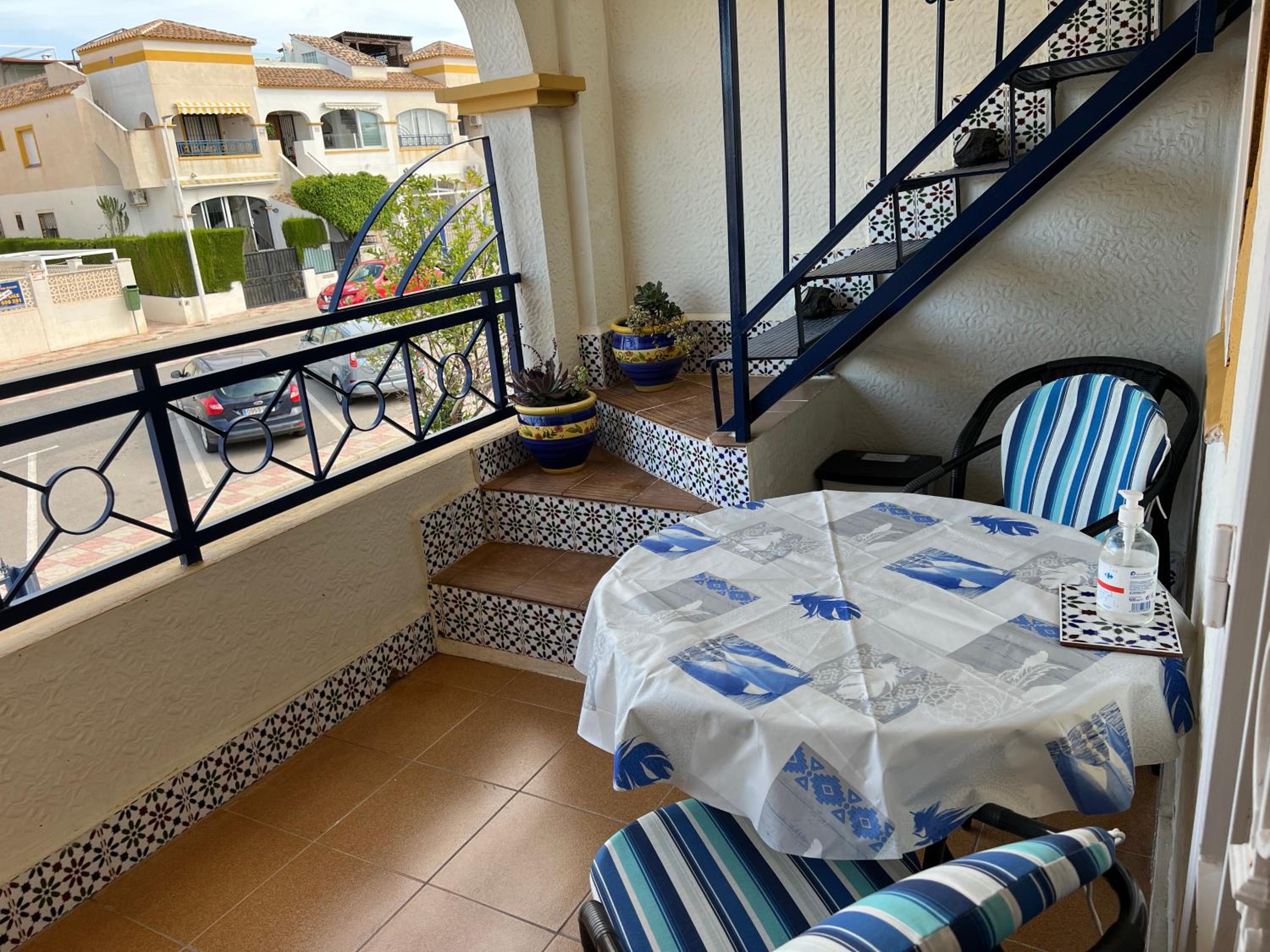 Top-floor apartment with 65 m2 sun terrace, renovated kitchen and bathroom view 4