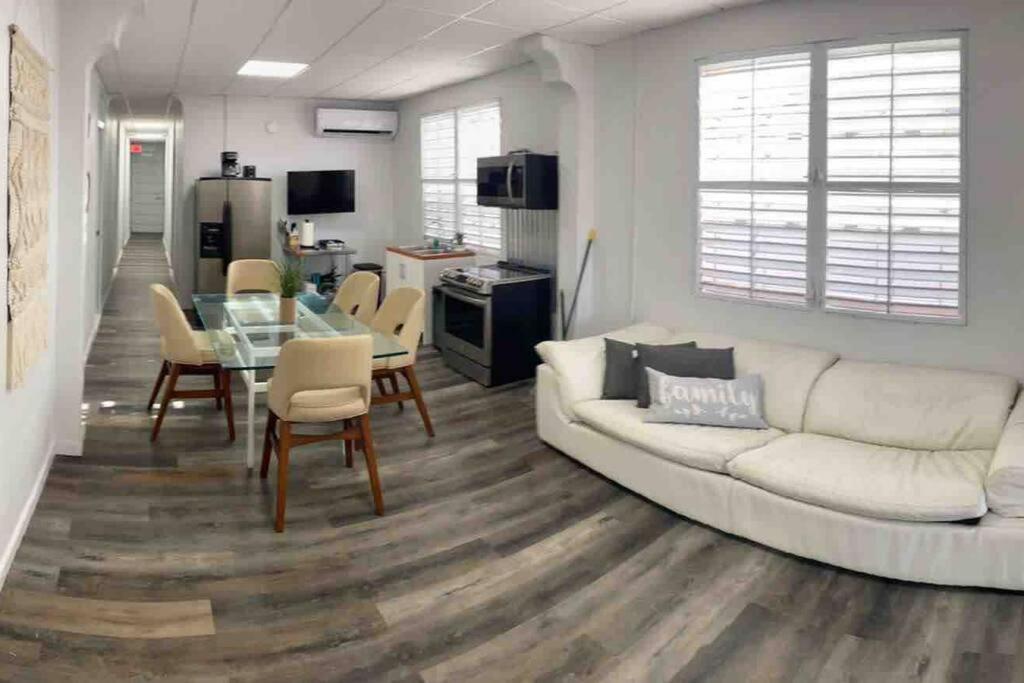 18BR Home for 32 Guests La Placita Santurce By RentalsPR