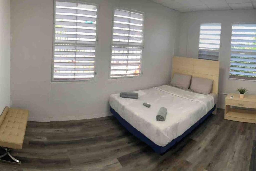 18BR Home for 32 Guests La Placita Santurce By RentalsPR