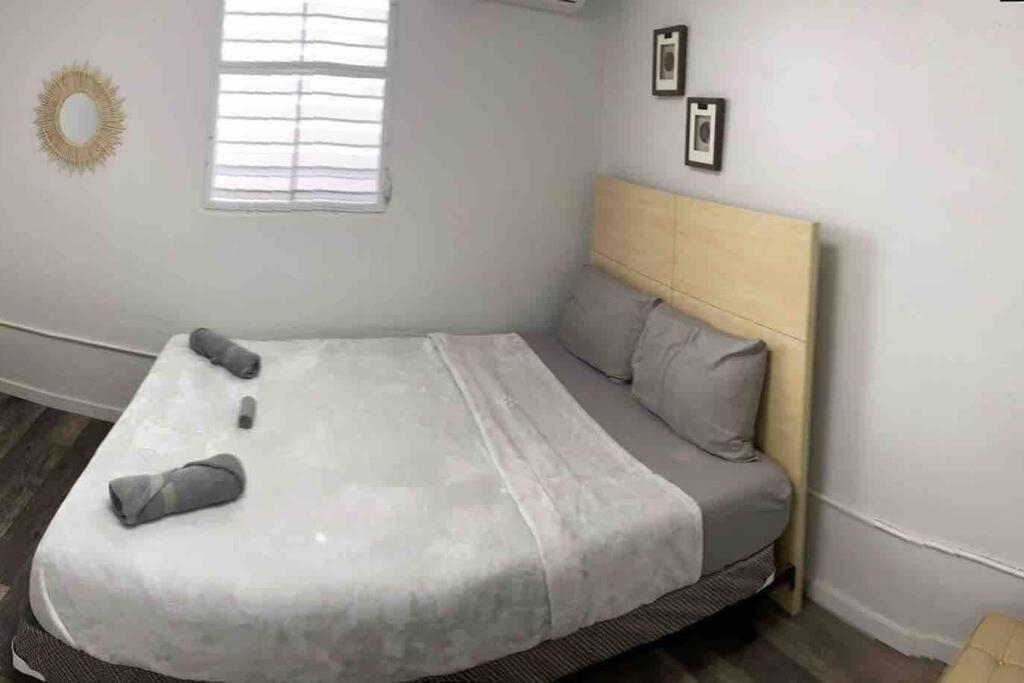 18BR Home for 32 Guests La Placita Santurce By RentalsPR