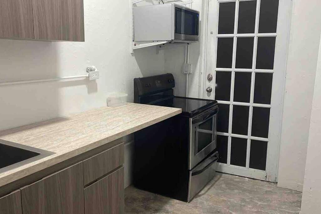 18BR Home for 32 Guests La Placita Santurce By RentalsPR