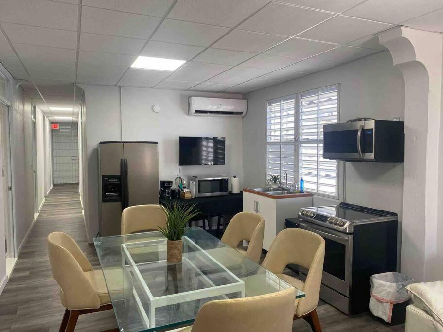 18BR Home for 32 Guests La Placita Santurce By RentalsPR