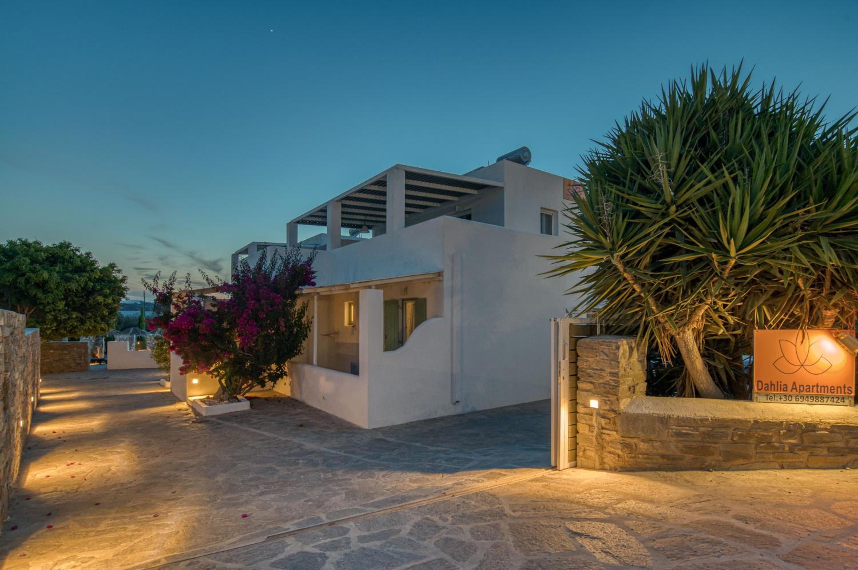 Dahlia Apartments And Studios