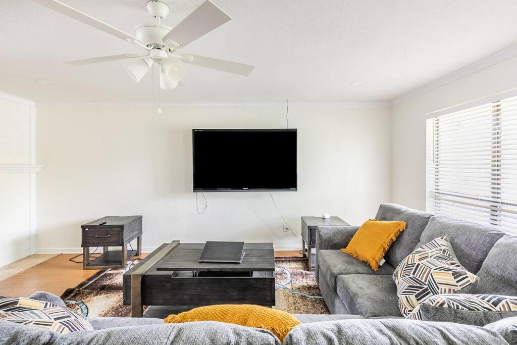 Cozy home in a great area. view 4